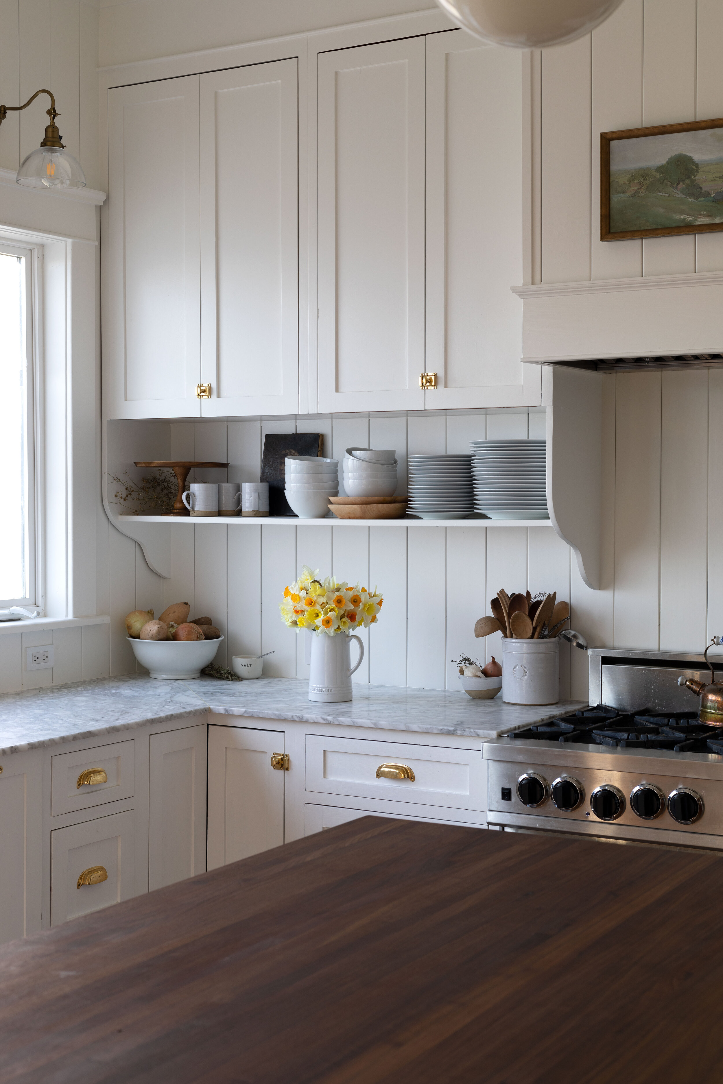 How to have open shelving in your kitchen (without daily staging