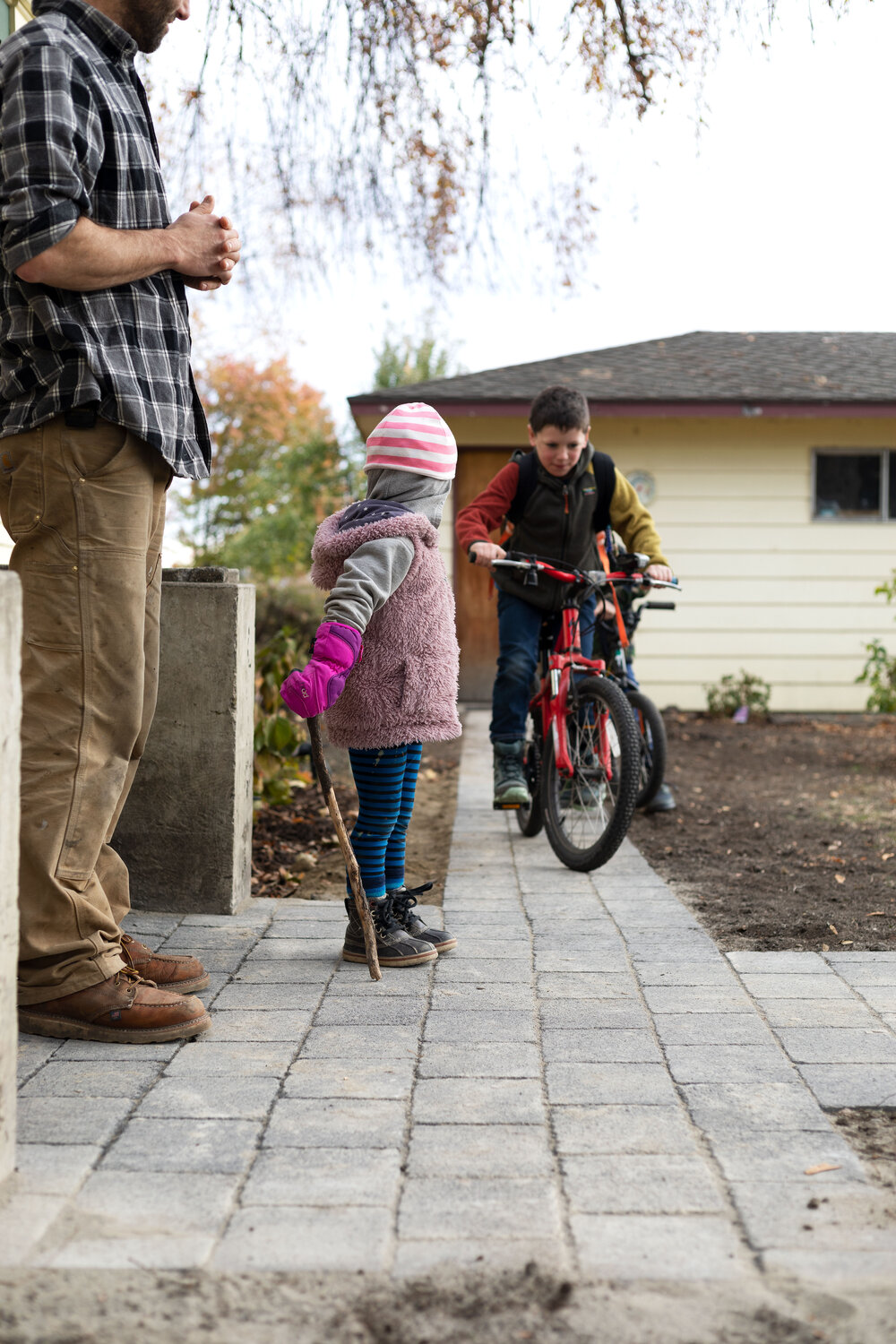 DIY // Laying a Cobblestone Paver Walkway