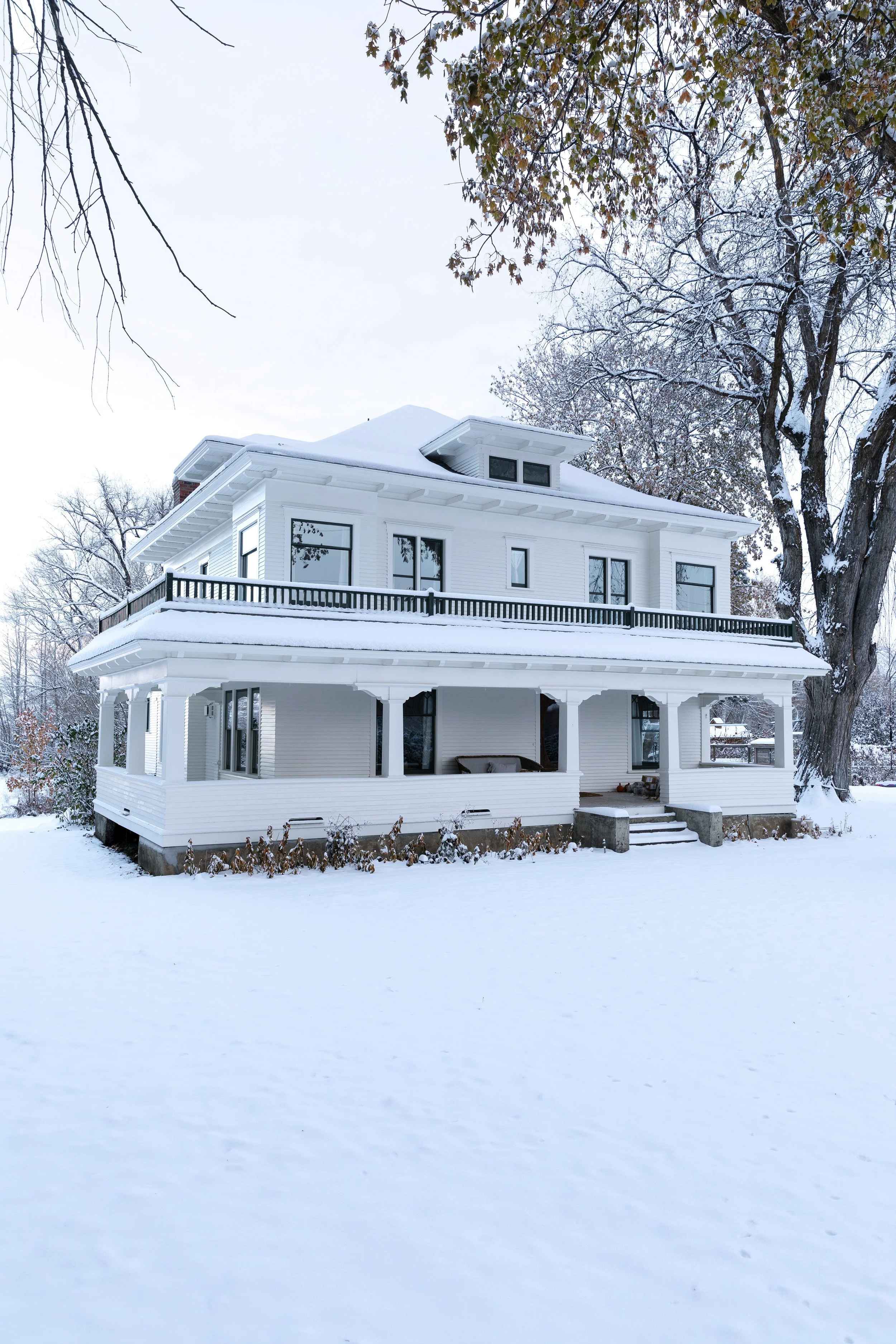 "How Does SW Dover White Look in the Snow?"