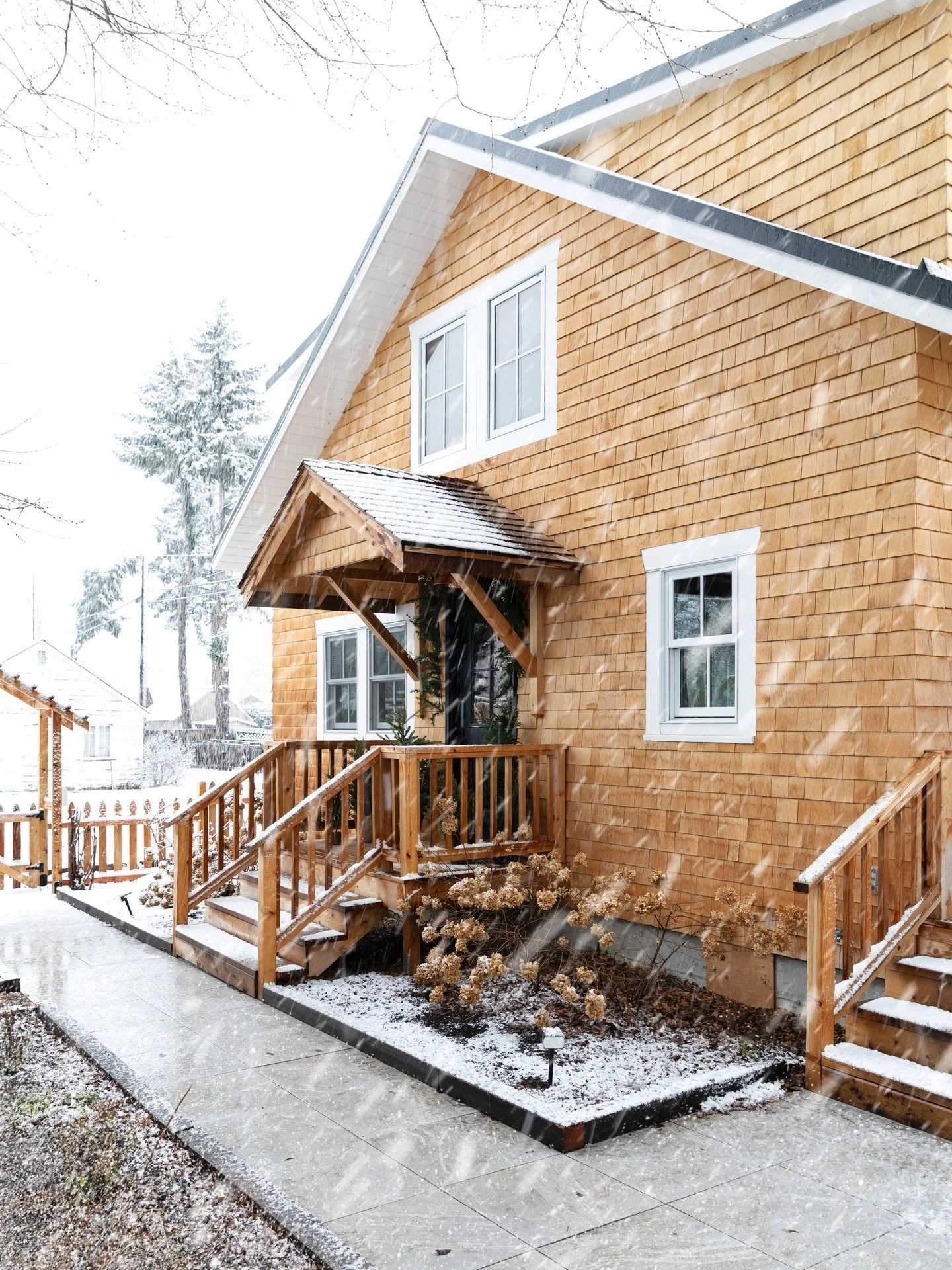 Christmas around the cottage ✨ including slushy snow, our first fake tree (in a very tight corner) and just enough decor to make the cottage feel festive without veering into cluttered. Small houses, you know 😉

Garlands and trees on deck kindly gif