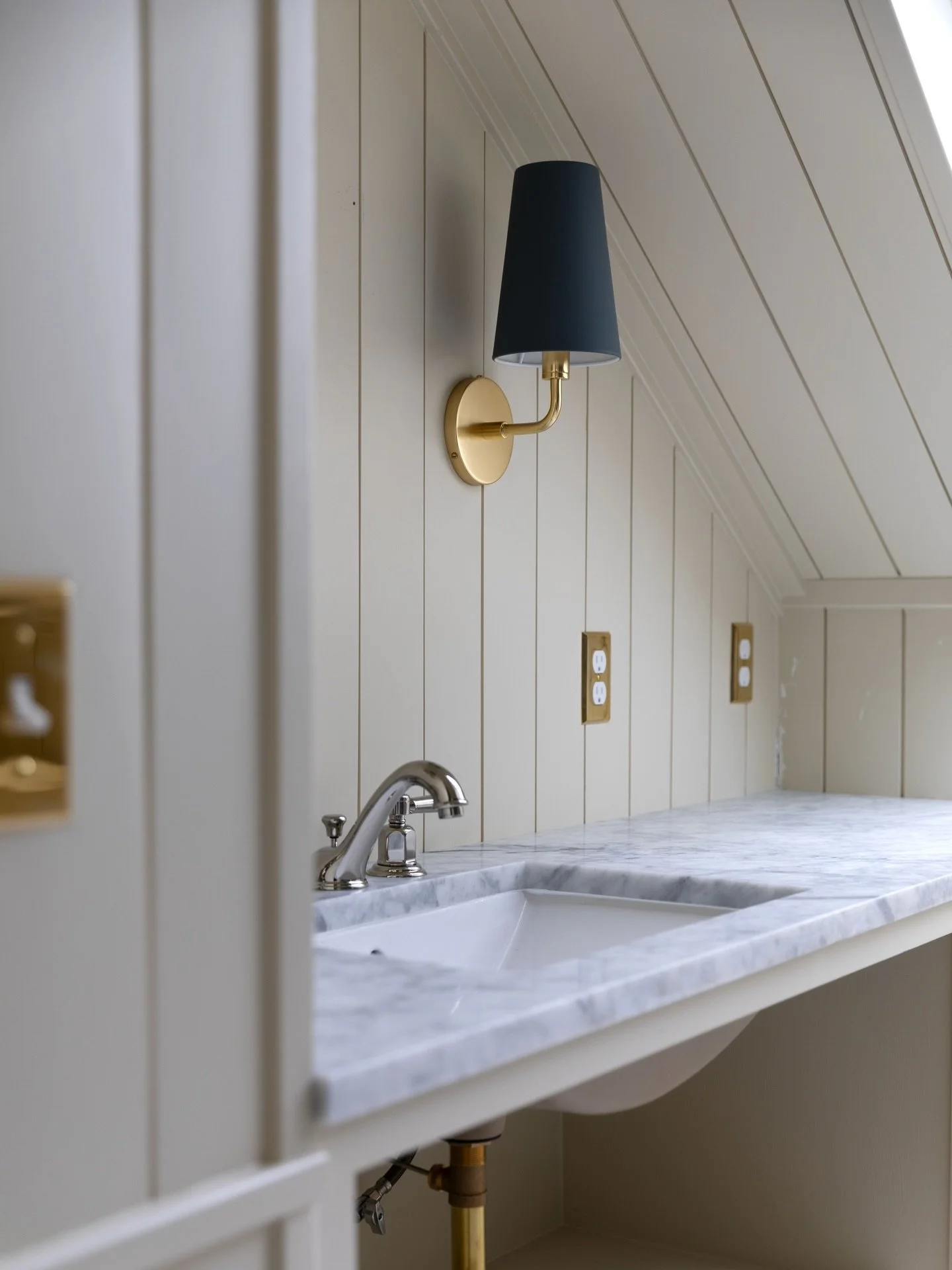 And here is the bathroom all painted! 

We ended up picking F&amp;B Off White (matched by SW) from the 12+ samples we shared in our last post. It&rsquo;s a warm neutral with some yellow, maybe a hint of green, and it&rsquo;s a lovely compliment to th