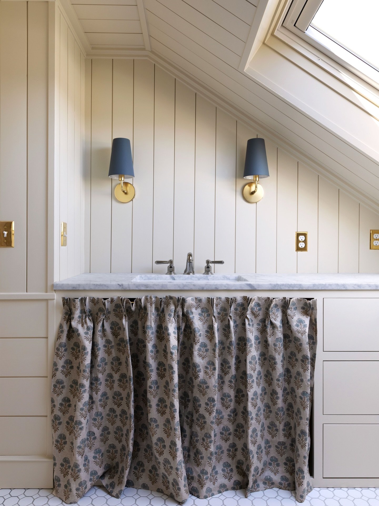 Decisions, decisions&hellip; 

We couldn&rsquo;t decide on a backsplash for the Hill House hall bathroom, so I mocked up a few options:

1 No backsplash 
2 Simple marble 
3 Shaped marble
3b Shaped marble - long
4 Delft tiles 

Which would you pick? 
