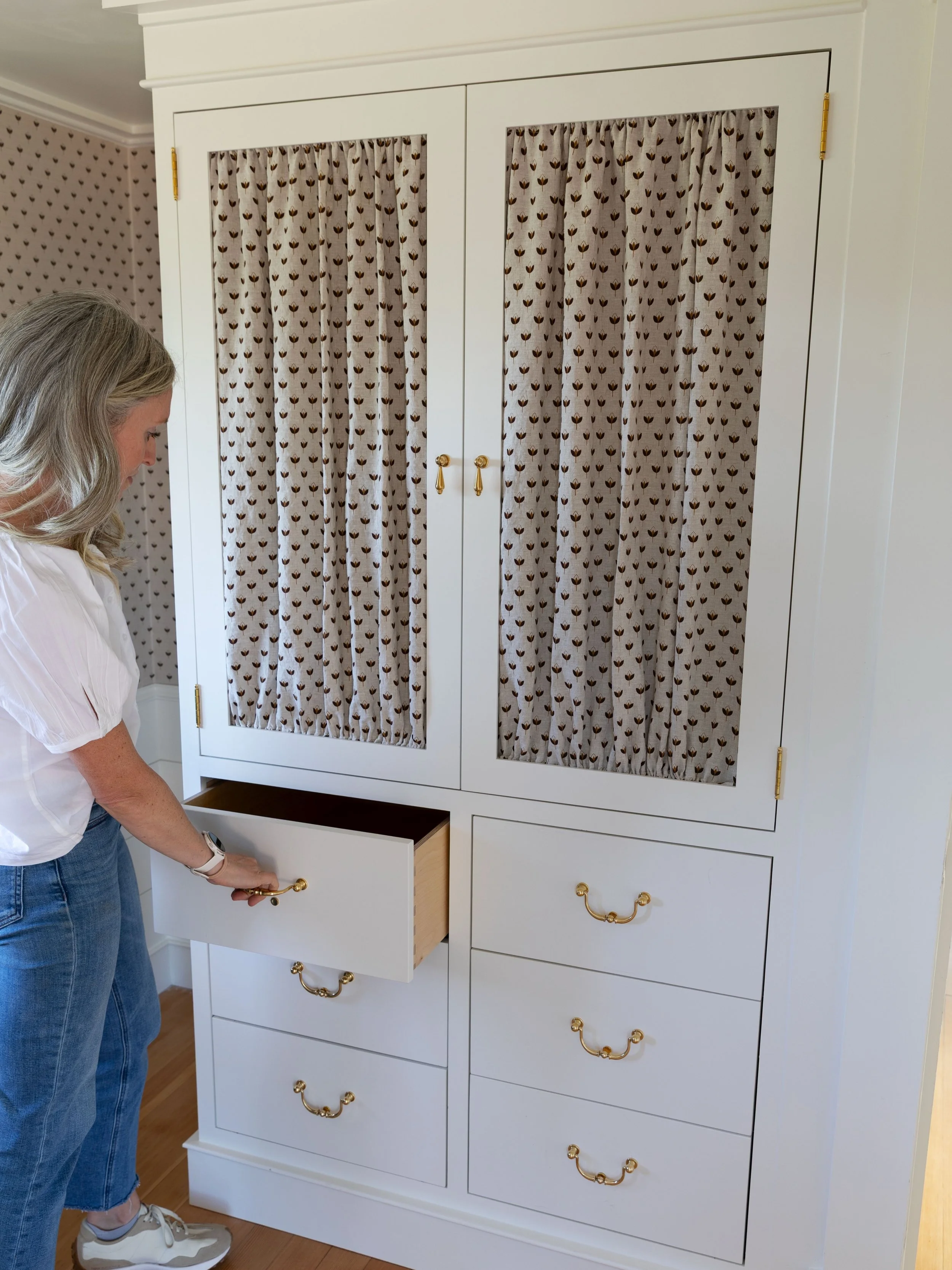 Daphne&rsquo;s cute little closet ☺️

We wanted her built-in closet to feel like a piece of furniture that had always belonged in this old house. So we added inset curtain panels to match the wallpaper, unlacquered brass hardware with a vintage feel,
