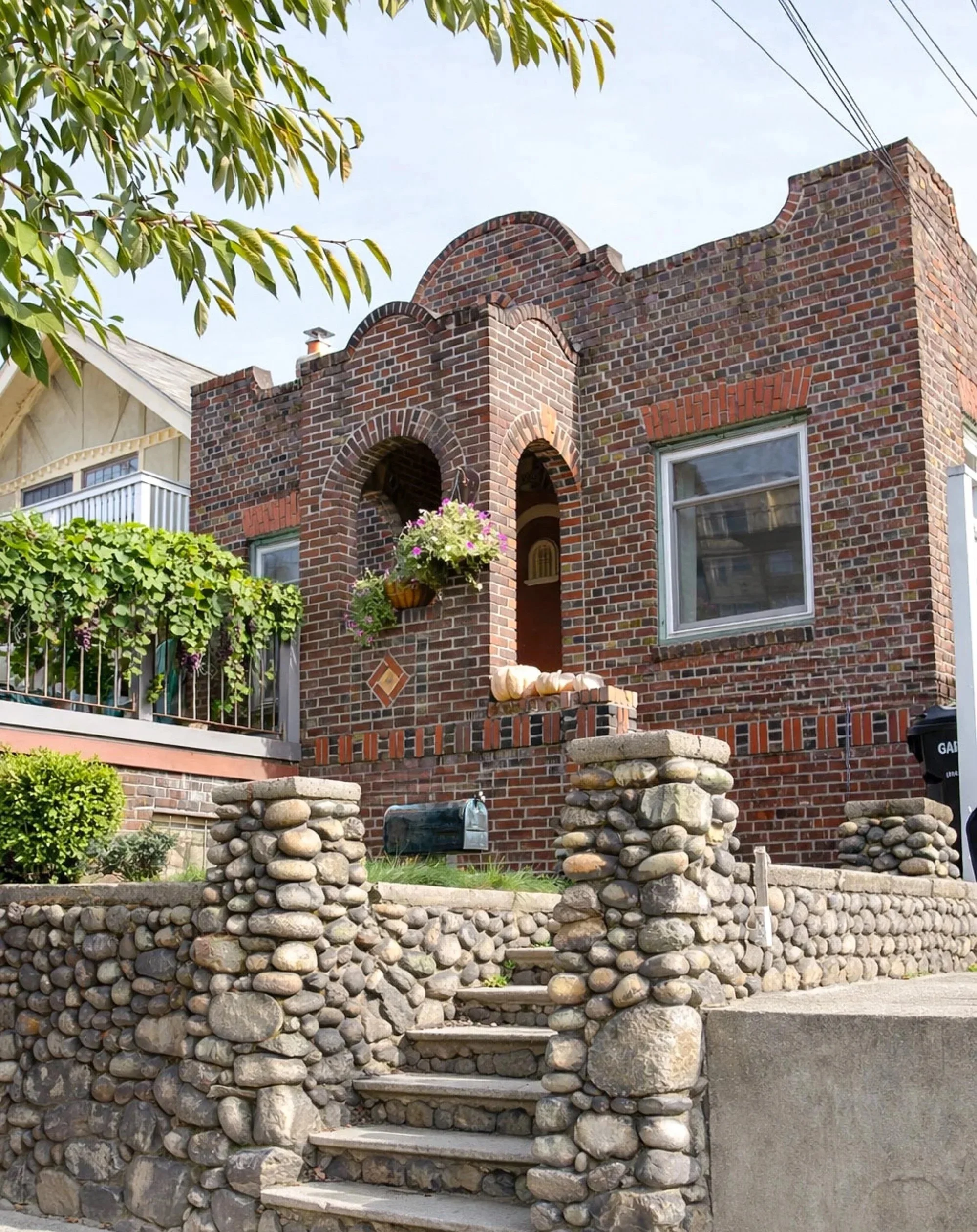 A historic, Spanish-style guest house in Seattle Washington near Lake Union