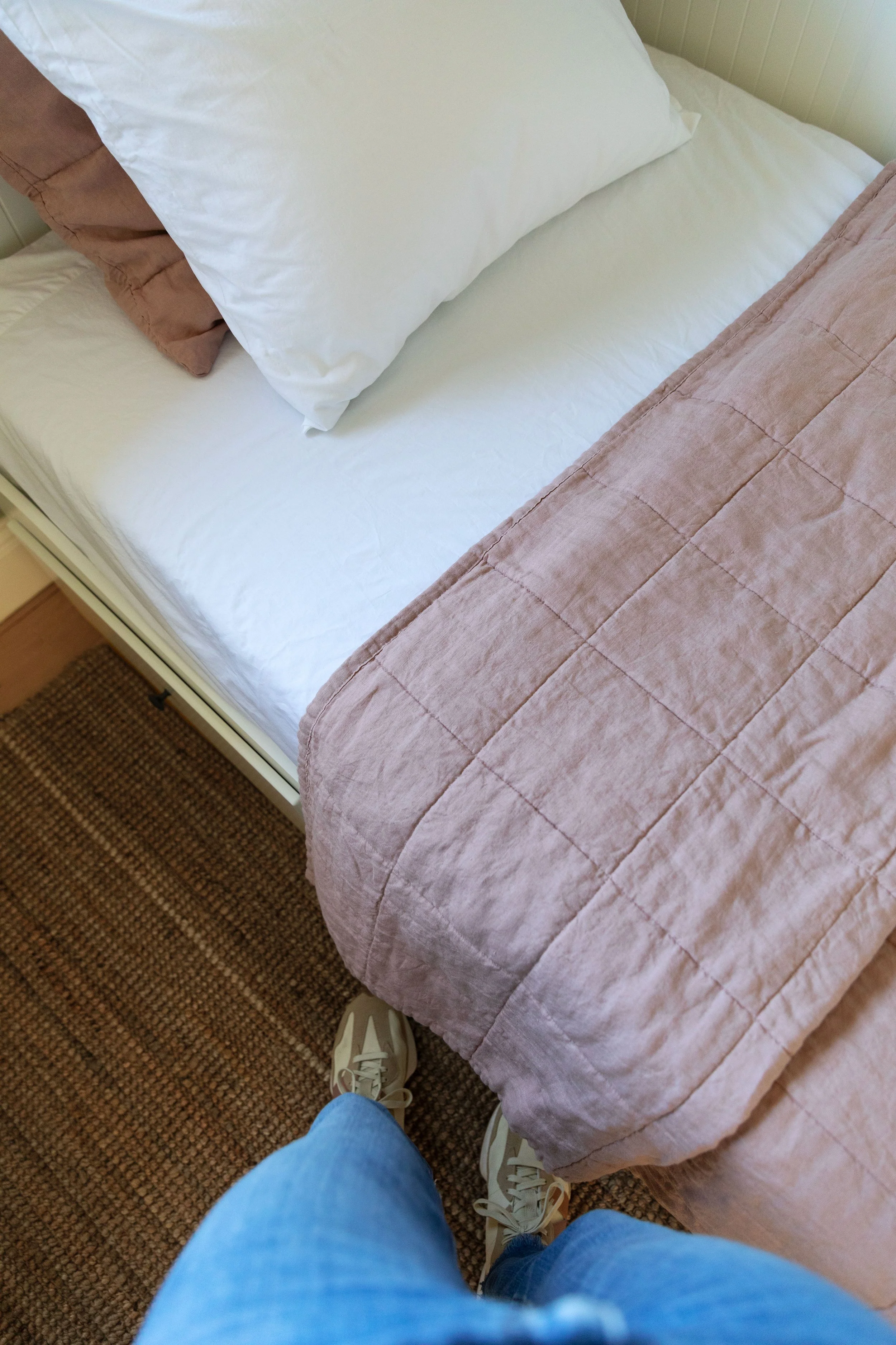 Pink and white bedding in Daphne's bedroom at the Hill House