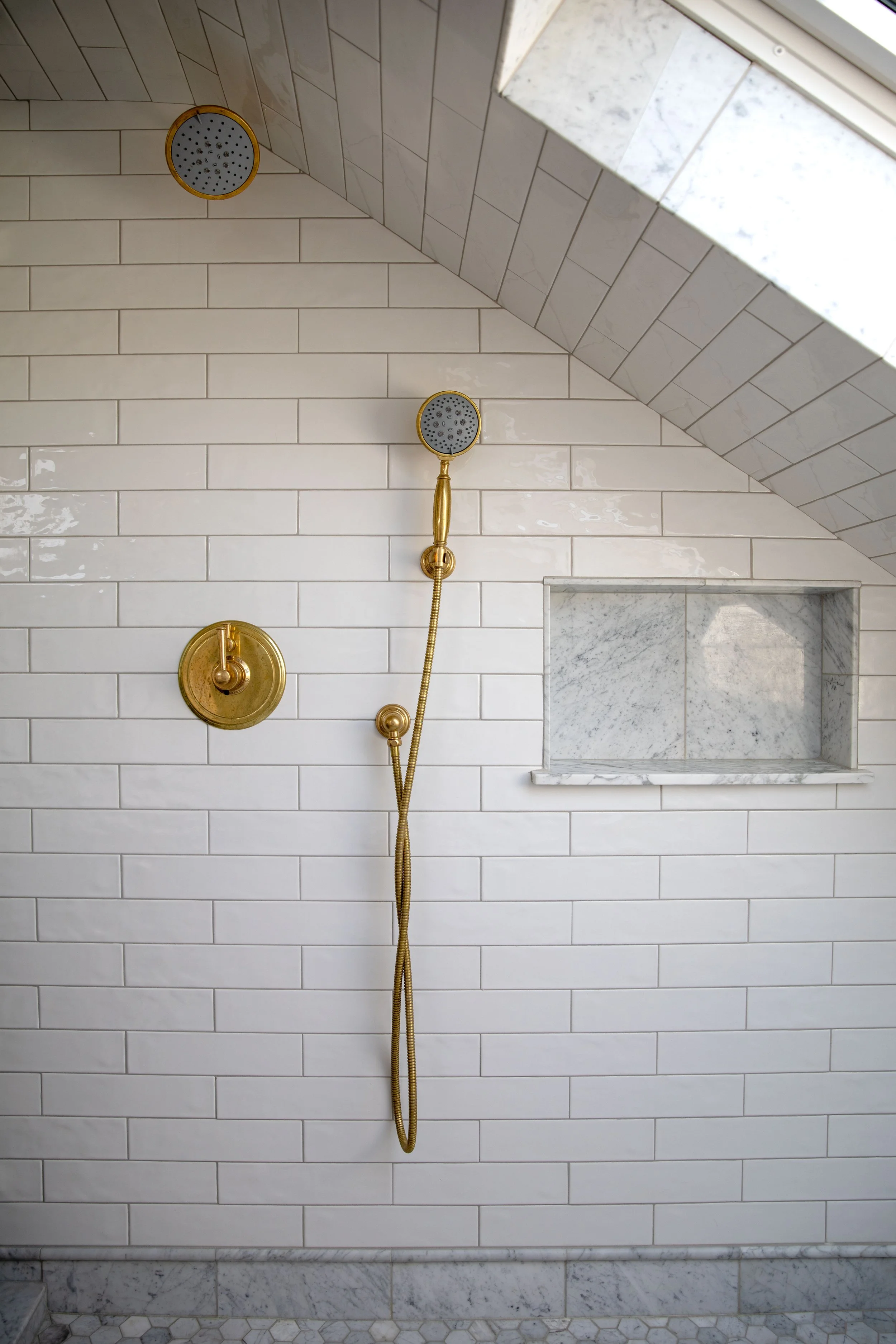 Hill House ensuite bathroom with handheld shower head