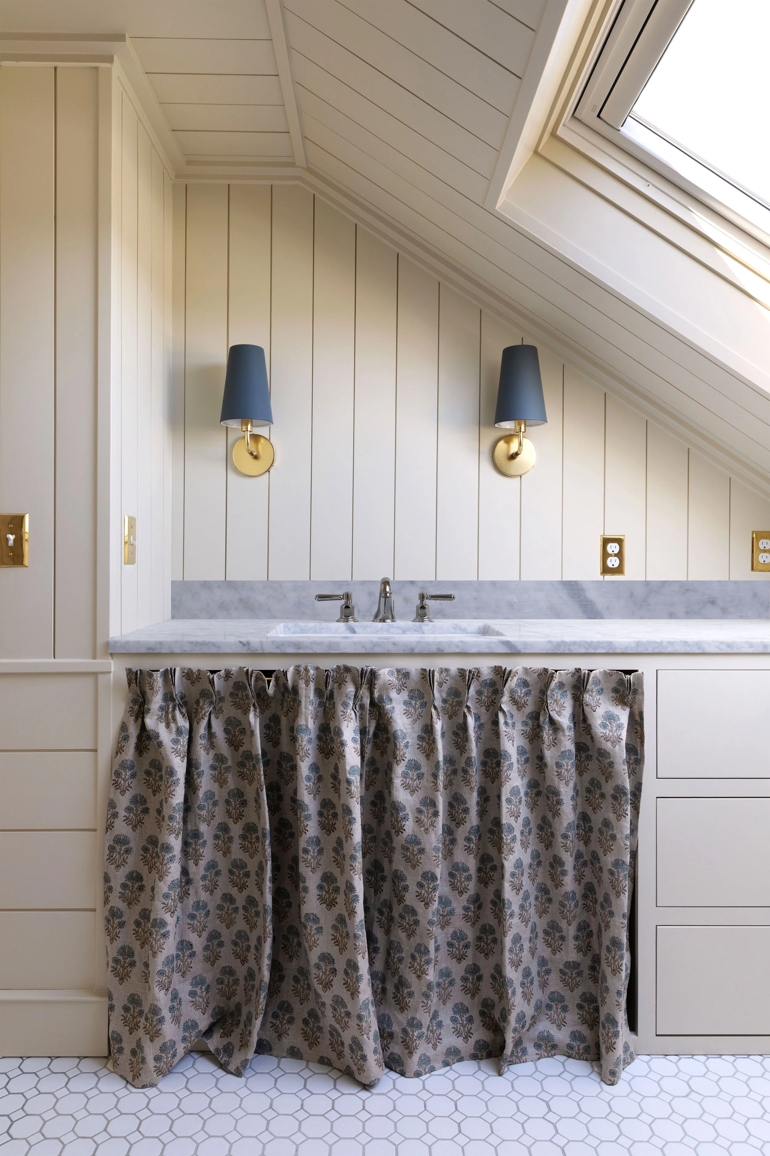 Hill House hall bathroom vanity mockup with a simple marble backsplash