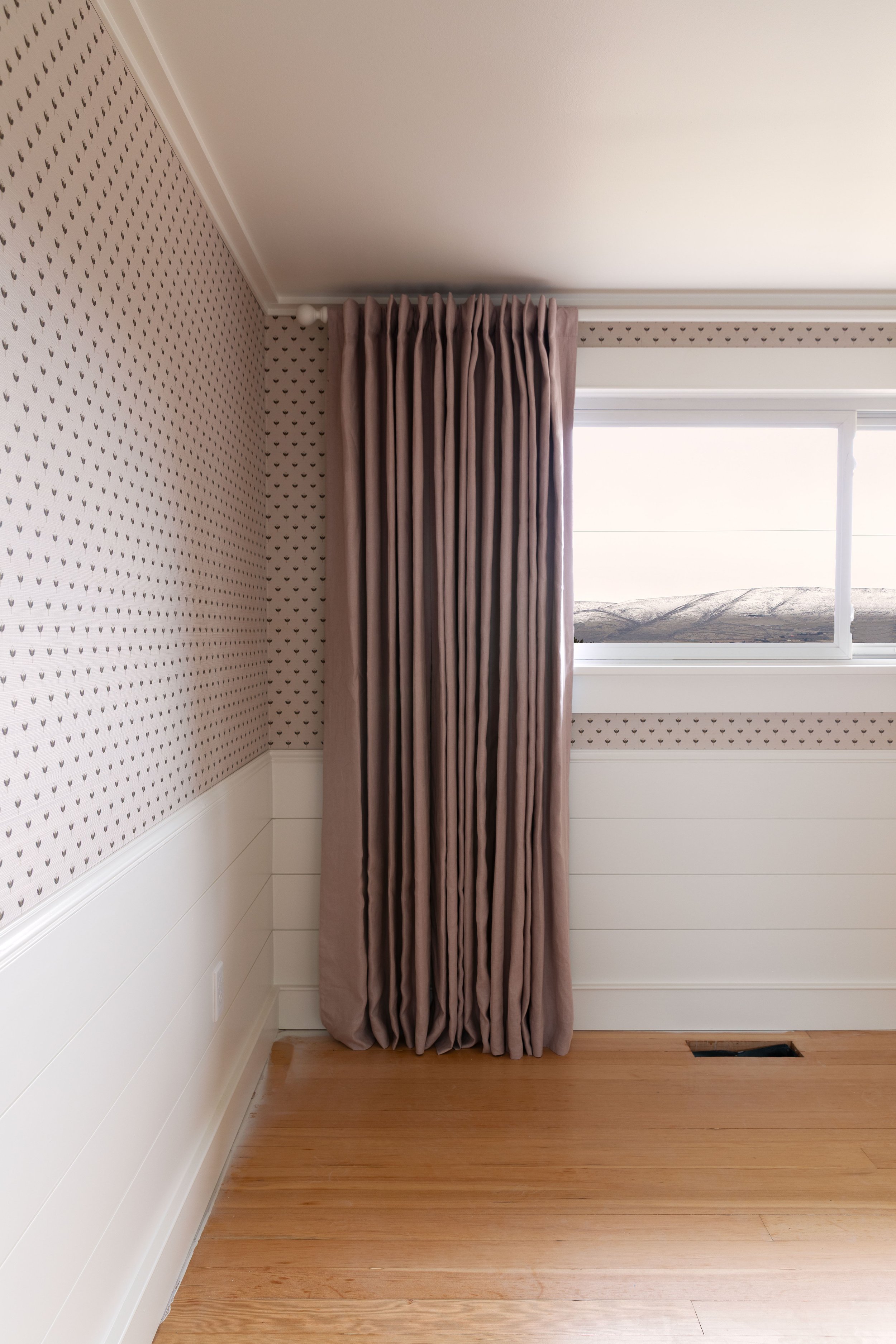 How to make ready-made curtains look more expensive