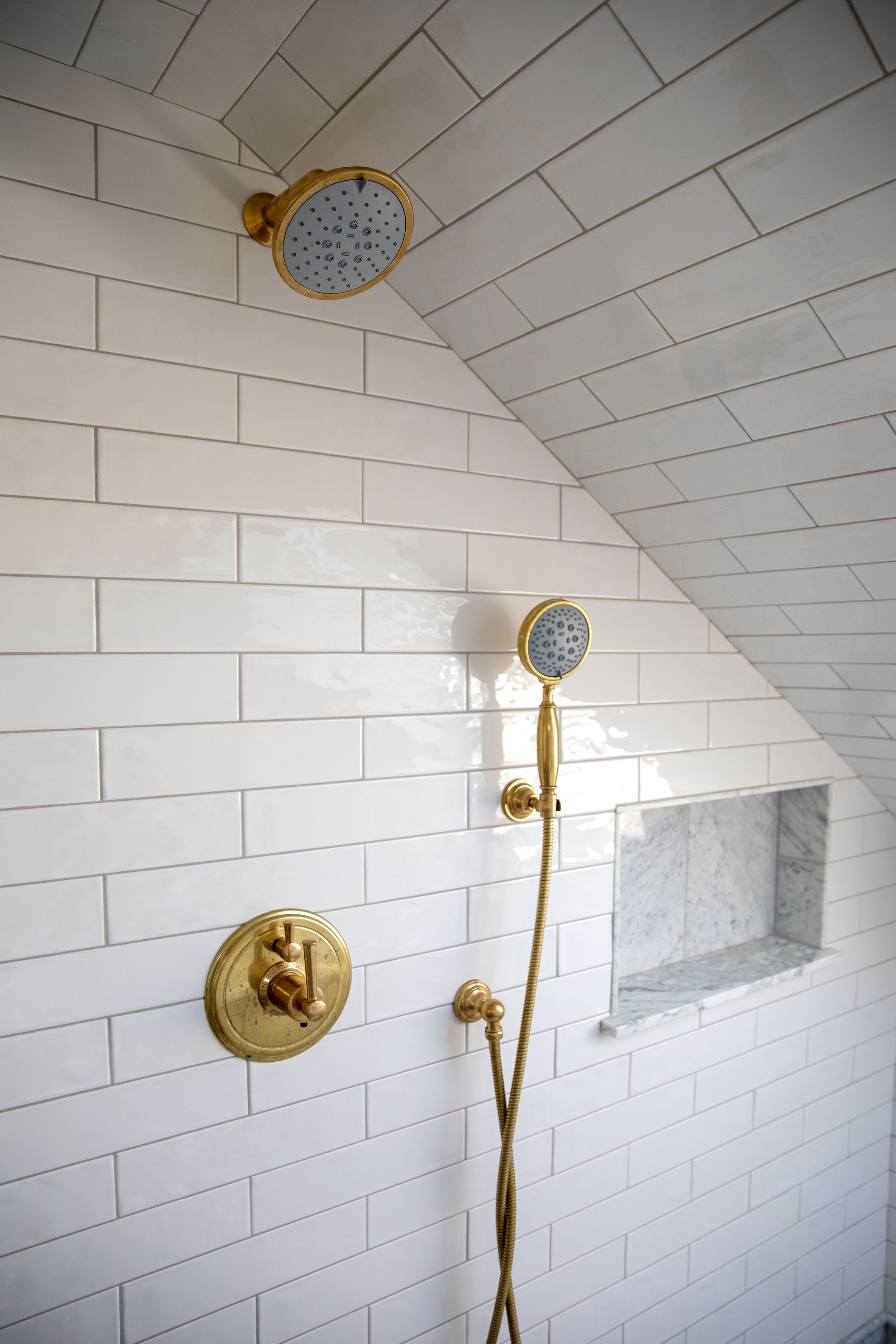 Lever Handle Thermostatic Shower Set With Handshower Head in burnished brass uncoated