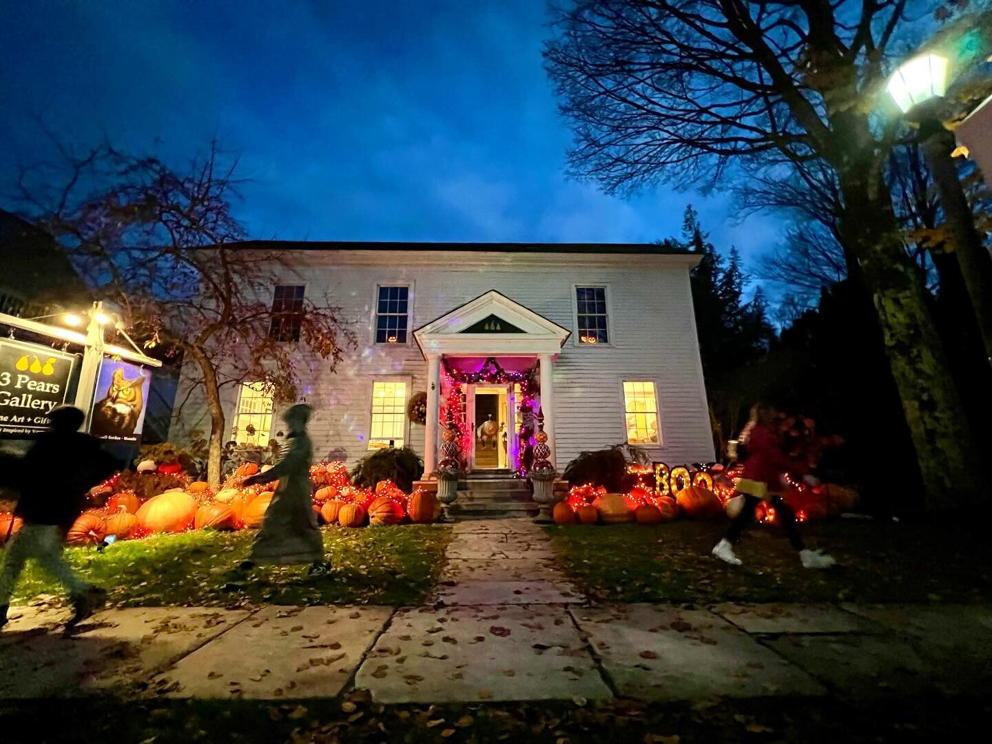 Happy Halloween from Dorset Village. I love this Community!!! Photo: @taraannepollio