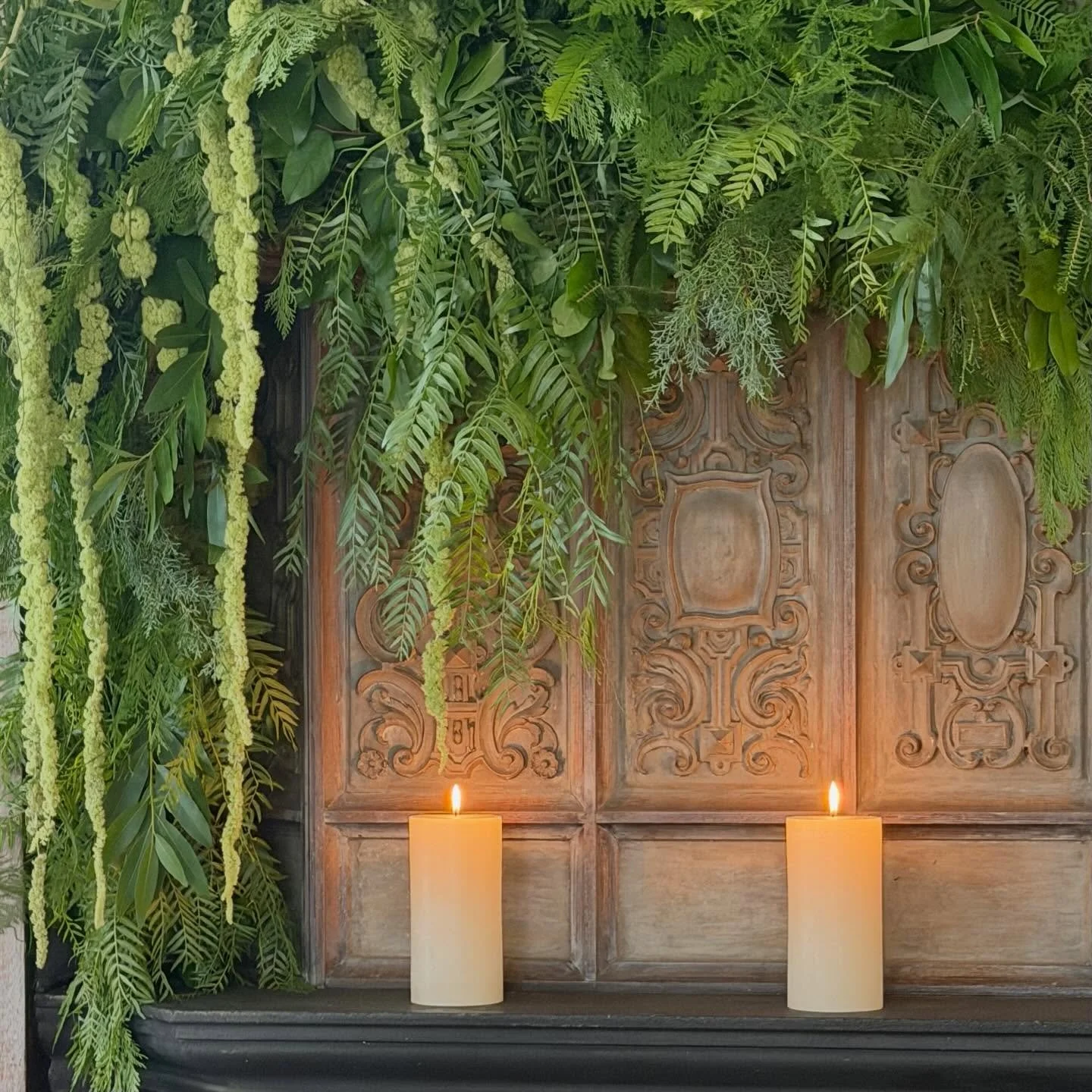 A perfect Intimate winter wedding at @thewilburton Vermont. Fresh snow, followed by a warm sunny day! The perfect wedding vibe for outdoor enthusiasts! Congratulations Nicole &amp; Coire!