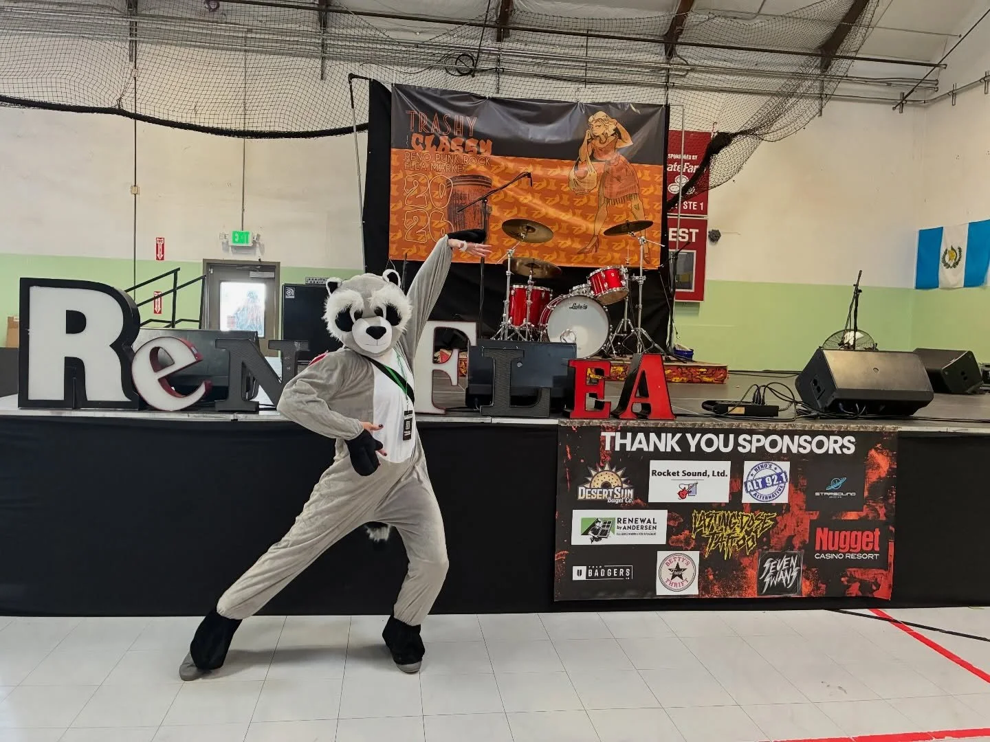 Flea Saturday has begun! 🤘 Let&rsquo;s get trashy! 🦝