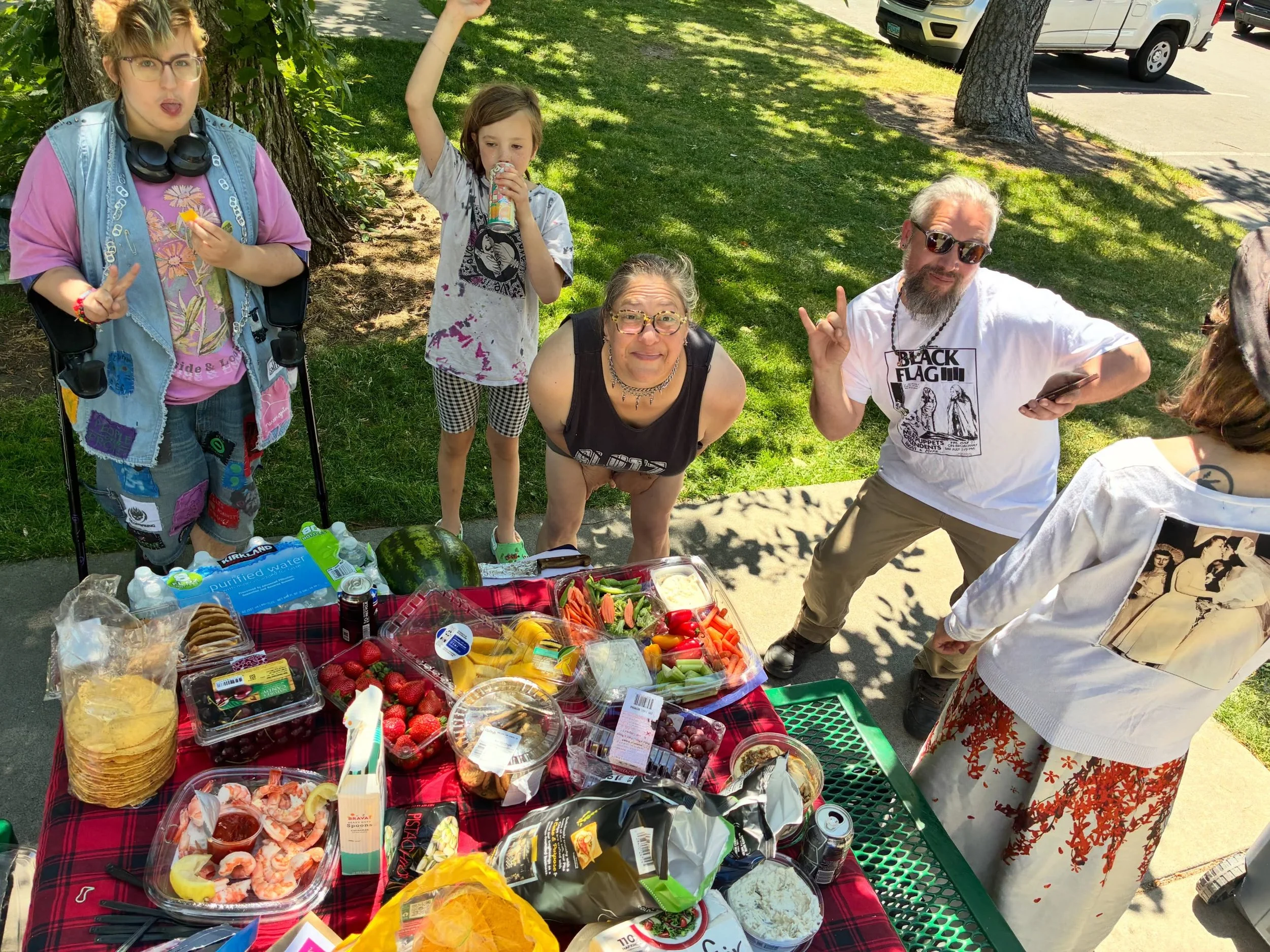 Super fun lil flea picnic today! The next one is July 26th! All are always welcome. 🤘💚☀️