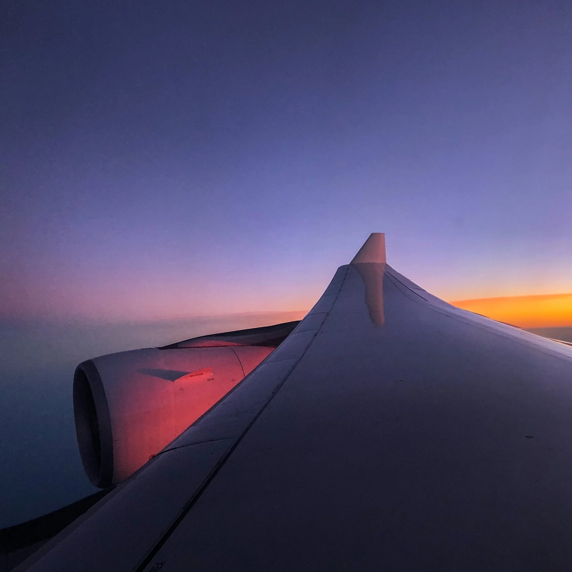 ¿Que hacemos nosotros por ayudar a disminuir la huella de carbono cuando promovemos viajar en avión persiguiendo las mejores condiciones de nieve por el mundo? 