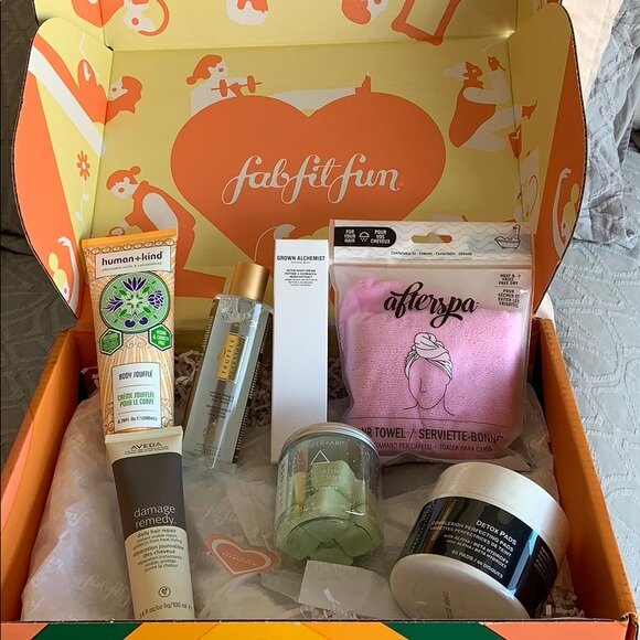 Click here and use the coupon code SCREWEDUP and you’ll get $10 off your first box! Be a hero and gift Fab Fit Fun or get it for yourself. YOU deserve it sister!