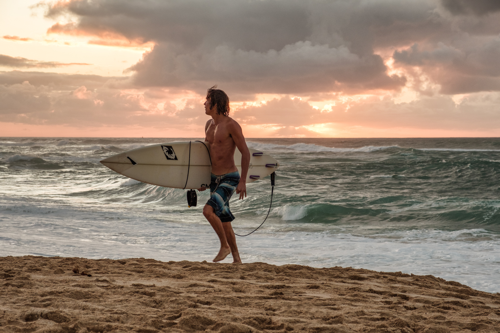 Surfer-Hawaii-North-Shore-Sunset-1.jpg
