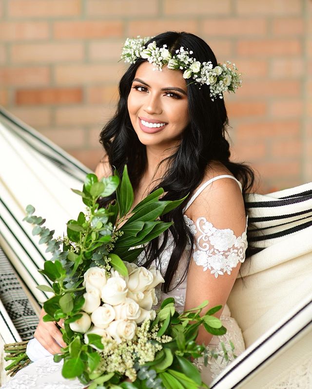 Moments before I said &ldquo;I Do&rdquo; 👰🏻🌿💒 #marriedinmedellin 03.09.2019 .
.
.

#justmarried #bride #bridalmakeup #bridalhair #bride2019 #flowercrown #destinationwedding #bohowedding #medellincolombia #weddinglook #novia