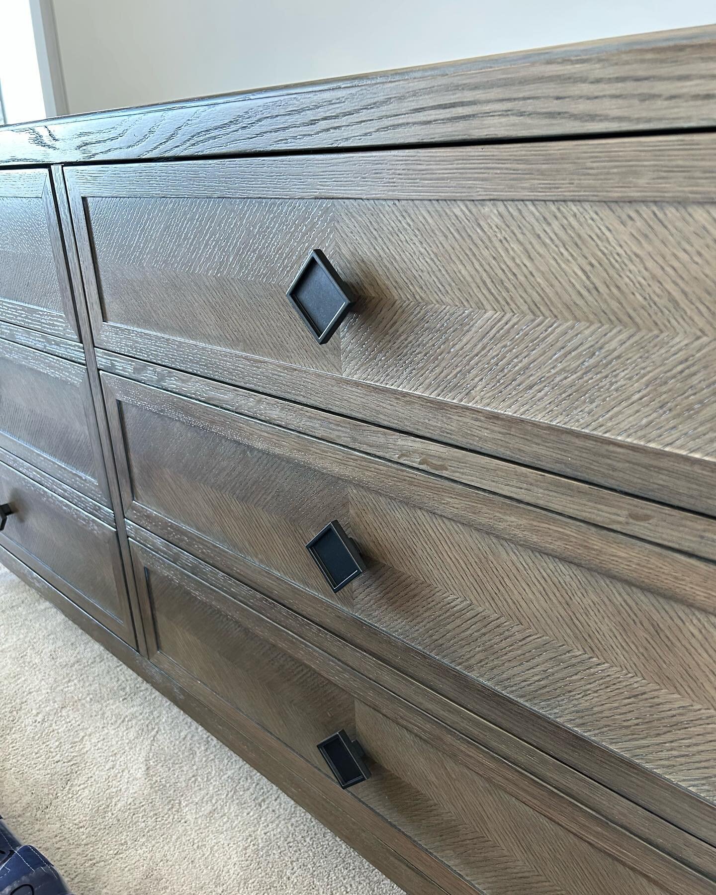 A glimpse at one of the many pieces installed today. We designed this dresser with @vanguardfurniture Make it Yours system and it turned out gorgeous!🤩

Is it that time to renew your home? Contact us to schedule a consultation and see how Homestyles