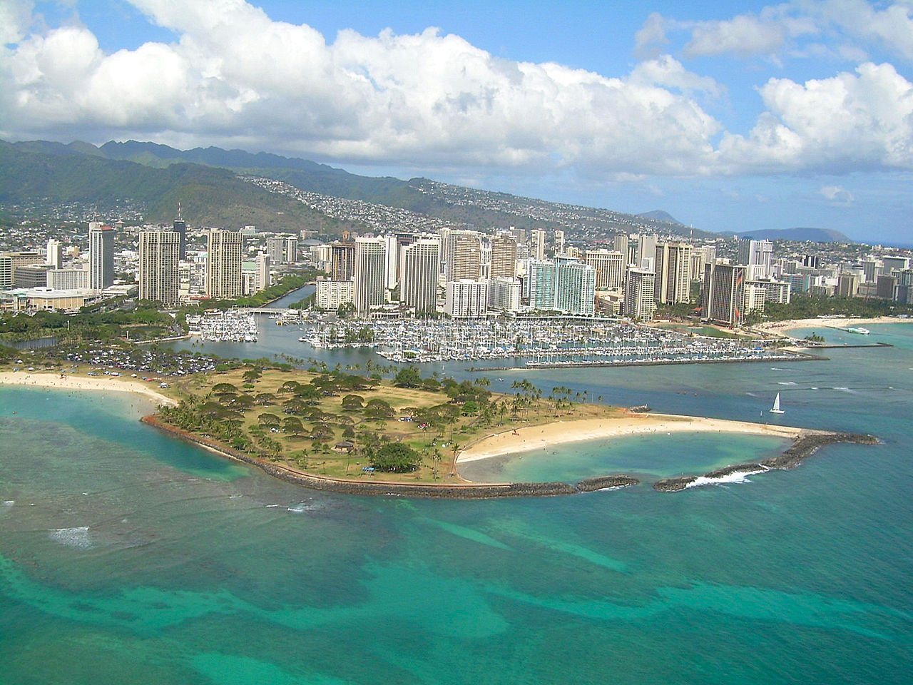 Ala Moana Beach Park Honolulu 2.jpg