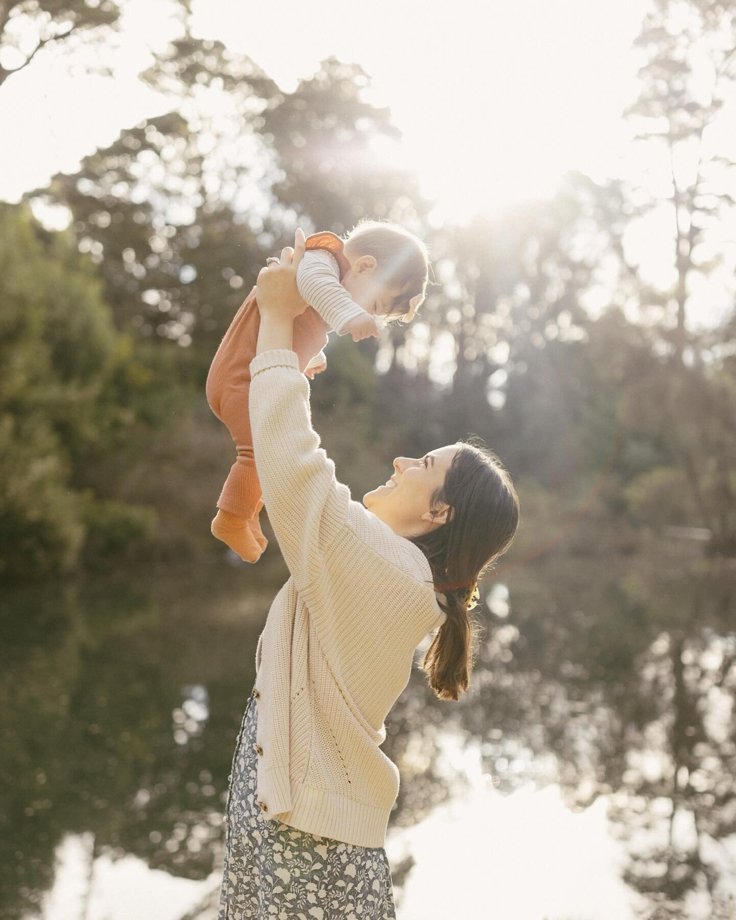 The cutest Simba moments with this little angel! 🦁 We got so many perfect baby smiles during this session and can&rsquo;t wait to share more! In other news - Motherhood sessions are open to my priority email list and they are the only mini sessions 