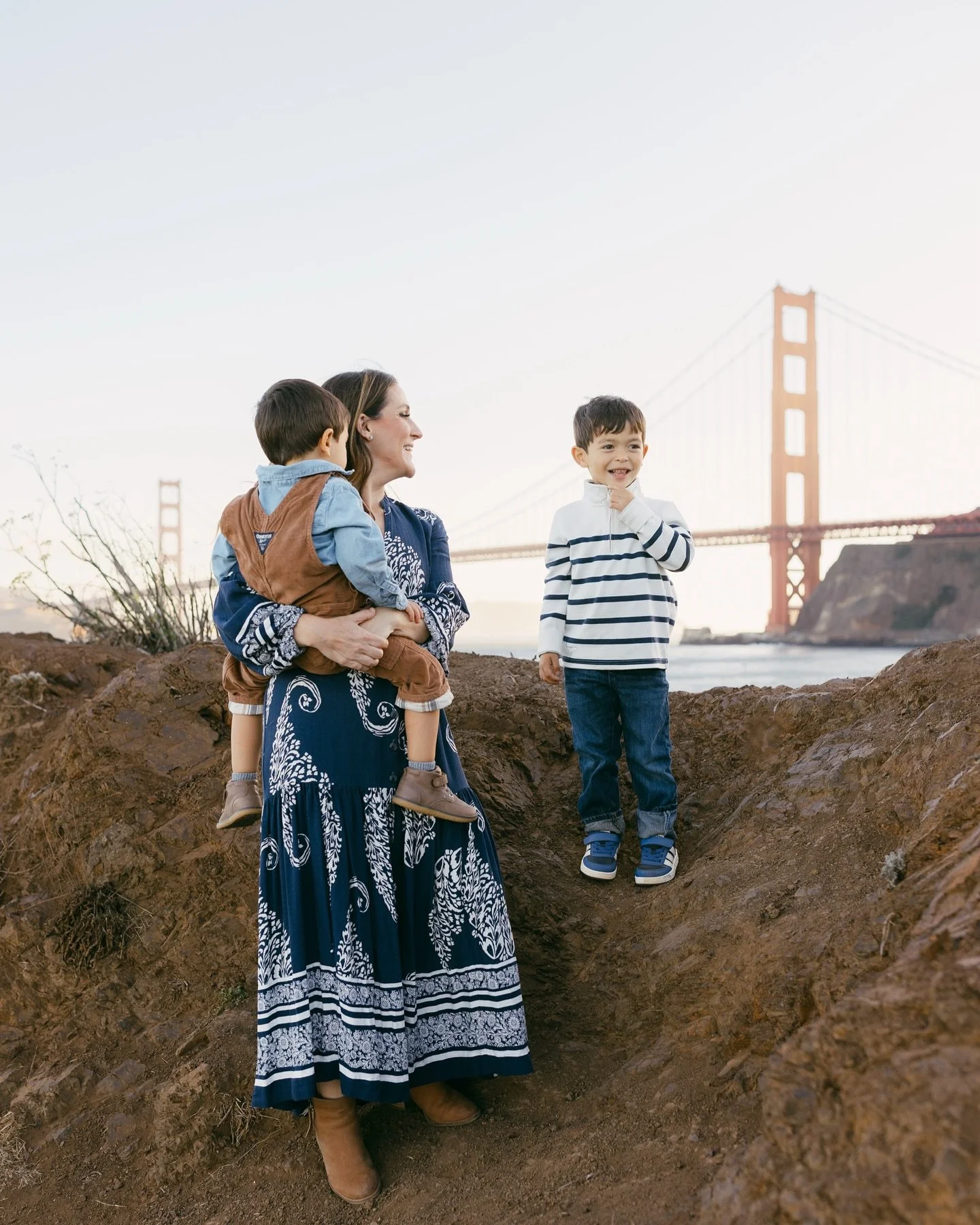 Because our kids won&rsquo;t stop growing 🥲 I have a couple spots left for my easy, breezy mini sessions this year (the only ones I&rsquo;ll be offering for the holiday season while I ease back into work).

Two locations to choose from - Golden Gate