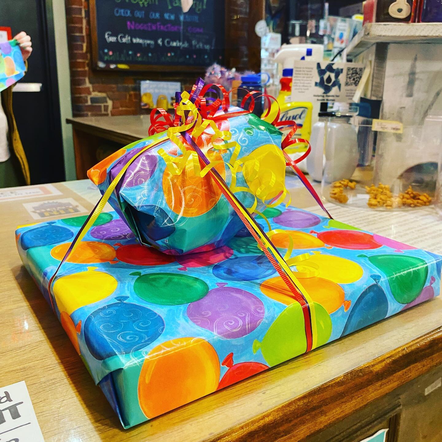 If it&rsquo;s a Saturday morning and you don&rsquo;t stop at @noggin_factory for a present on the way to the birthday party because they offer complimentary gift wrapping&hellip;are you even a Dover mom? 😂😂

#dovermoms #seacoastmoms #seacoastbabies