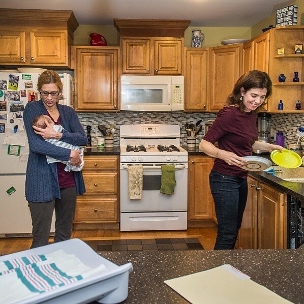 Postpartum doulas load the dishwasher and fold the laundry so you can focus on hanging out with your new baby and resting. 

We&rsquo;re an extra set of hands to help with light household chores so that you can focus on the important stuff. 

#dovern