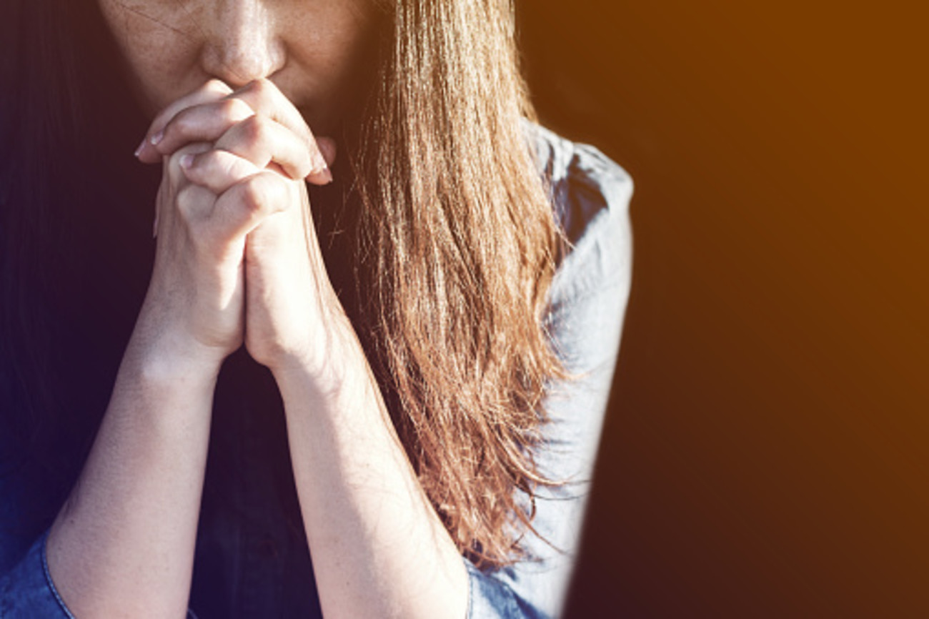 5402ea640bc361c555178084b8253d680d6b2ddb_praying.jpg