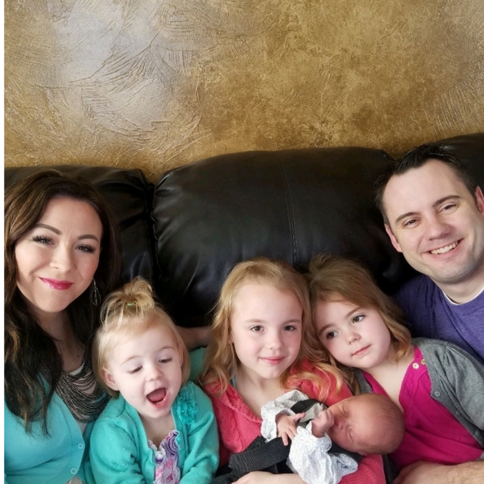 7c5753e8c2b6e4ac70b1fbef1064945538554b1e_ashley-and-fam-at-home-2.png