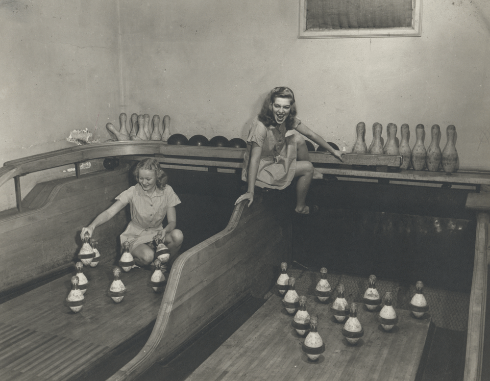 Students in Mellon Hall’s former bowling alley, c. 1940