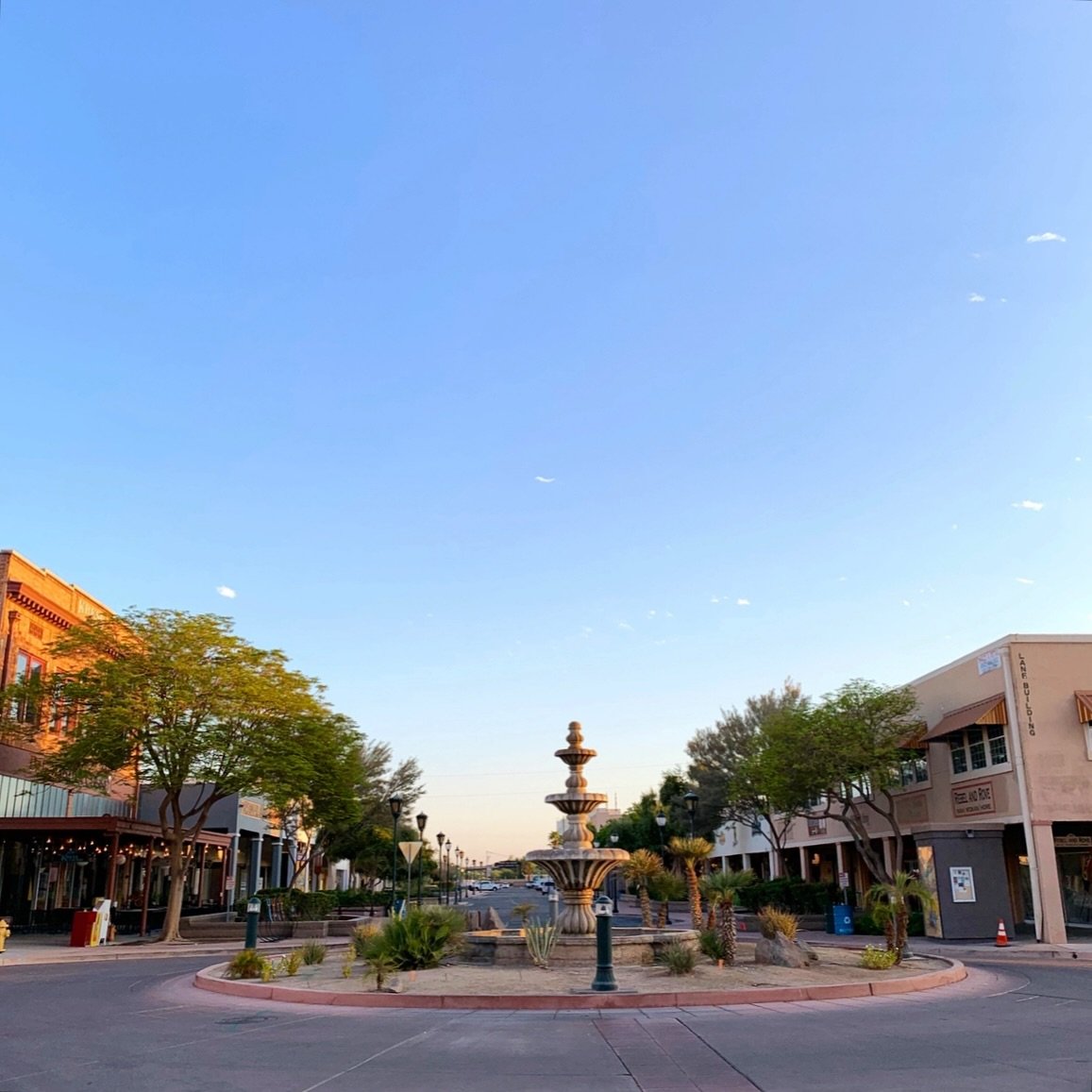 It&rsquo;s First Friday!! Head Downtown Yuma to show local businesses some💛! Many shops downtown stay open until 8 pm.

Support local businesses wherever you live! 

#lifeinthedesert #shopsmallbusinesses #mainstreet #downtownyuma #shopsmallallyear #
