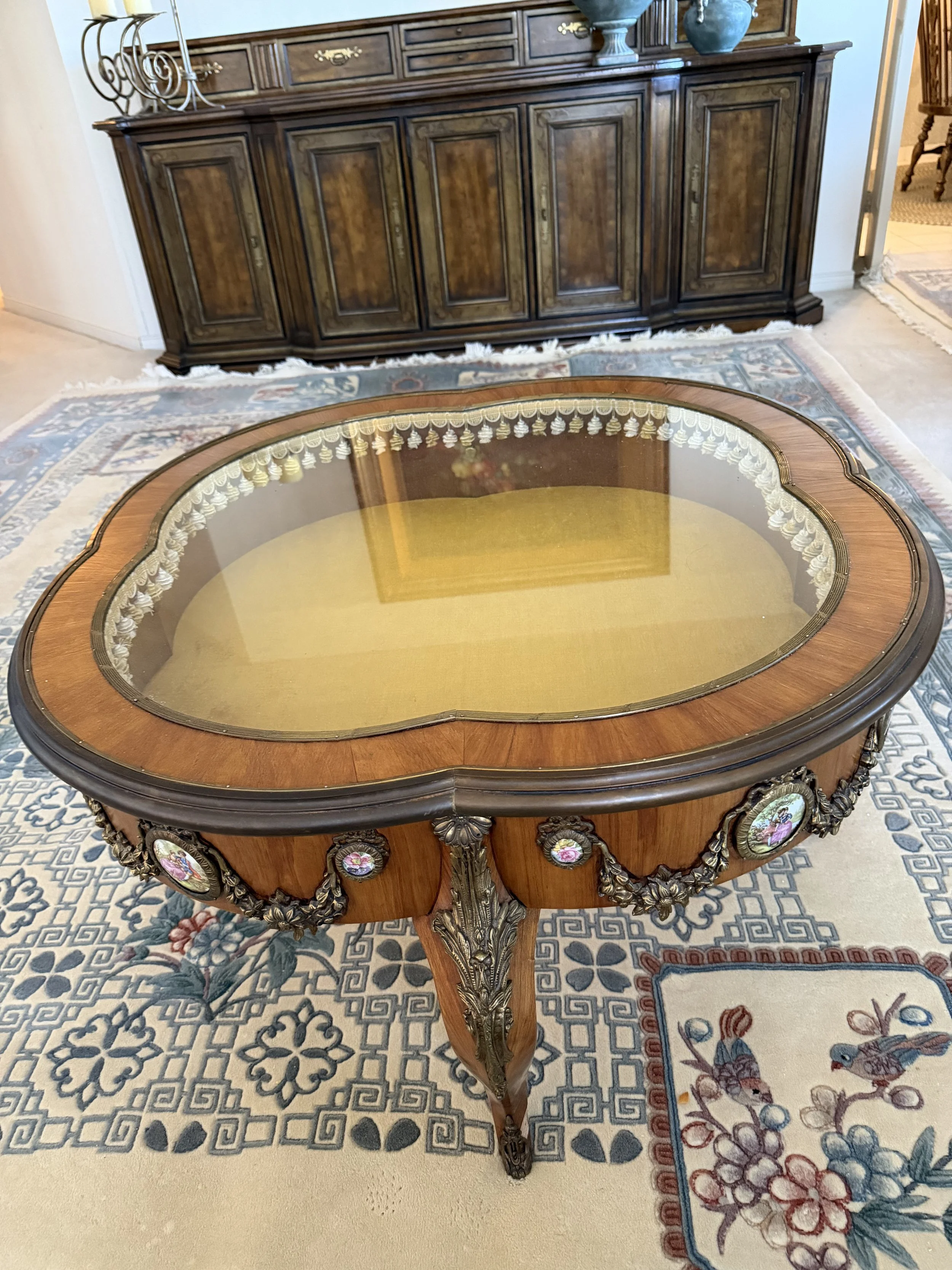 Florentine French Style Quatrfoil Vitrine Coffee Table