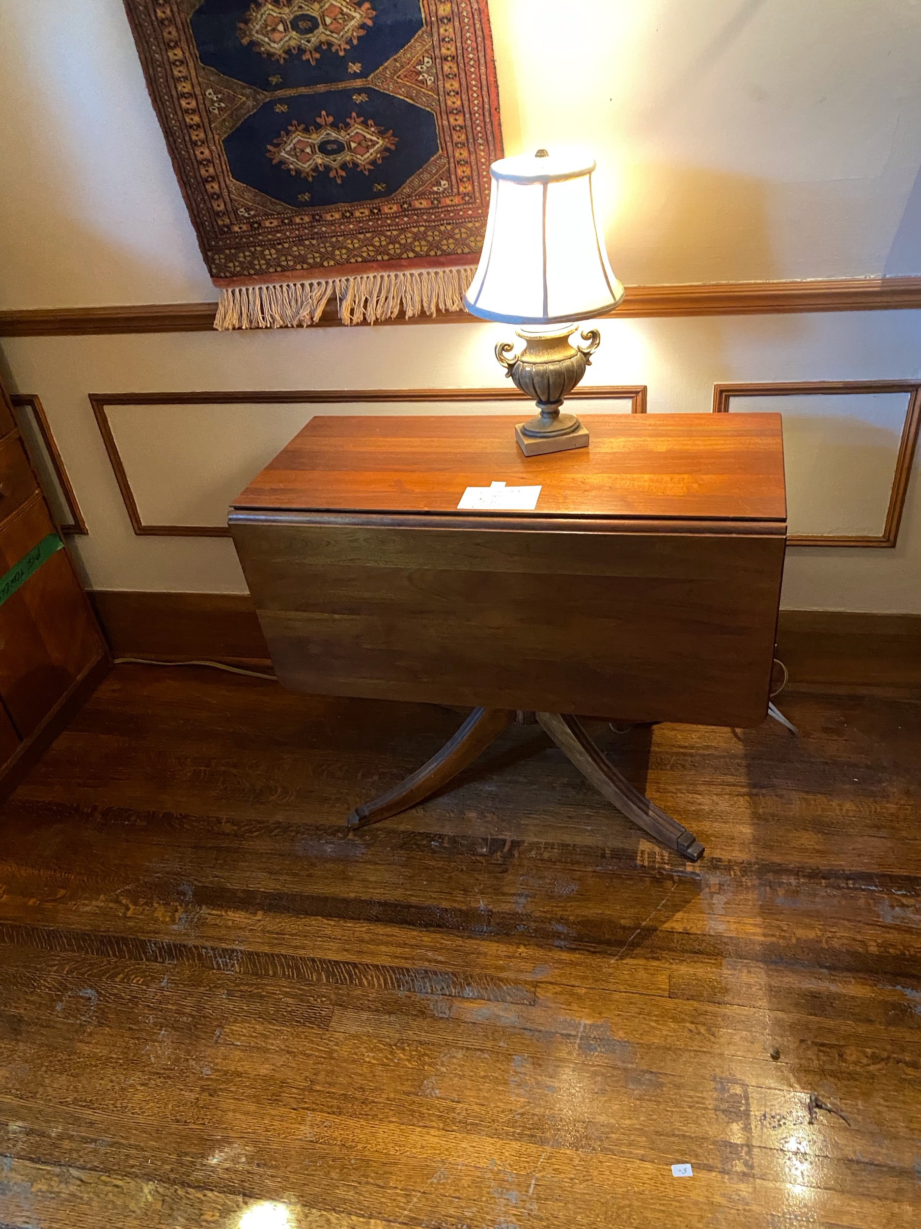 Drop leaf table