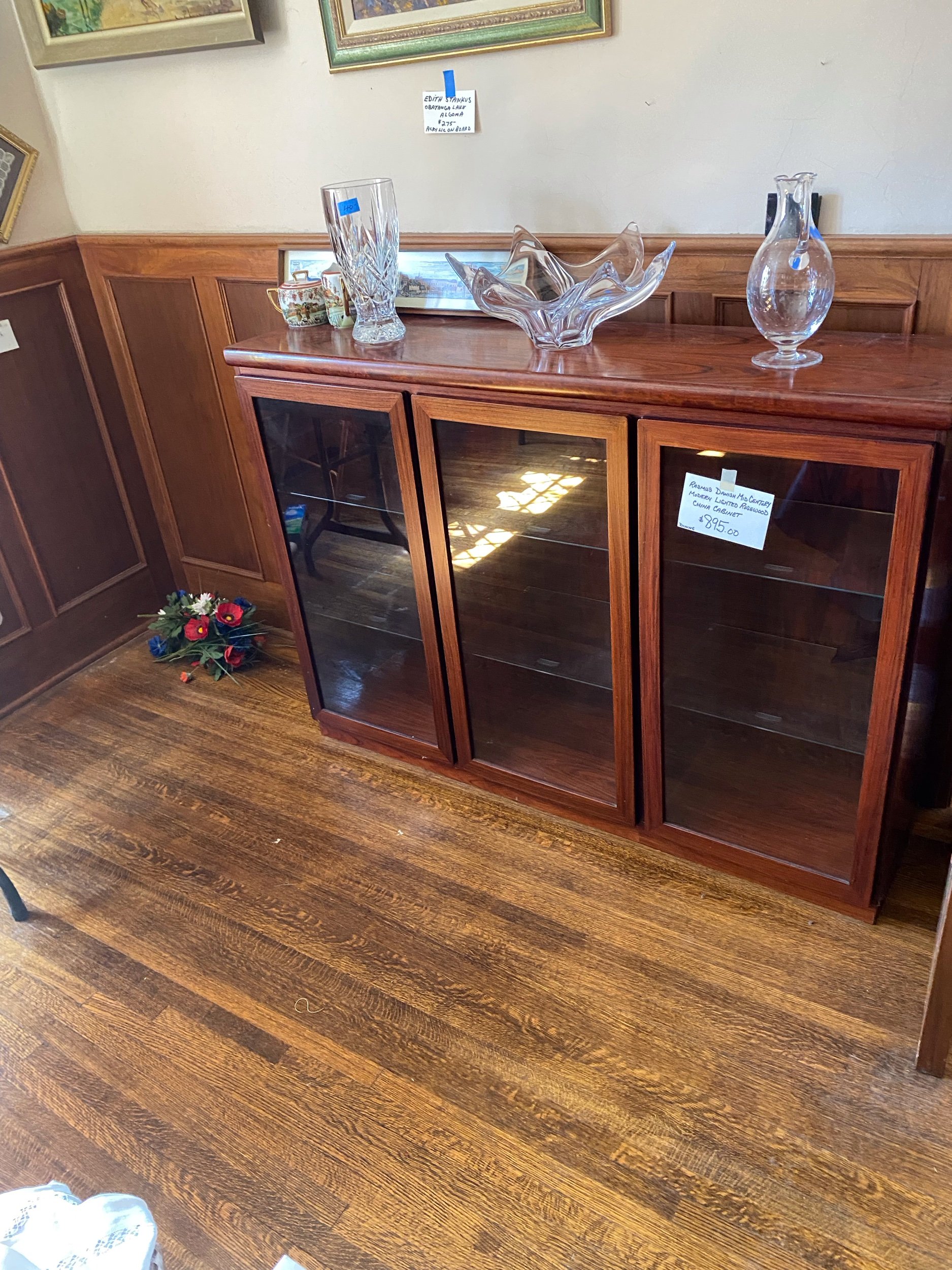 Rasmus rosewood China /display cabinet with light