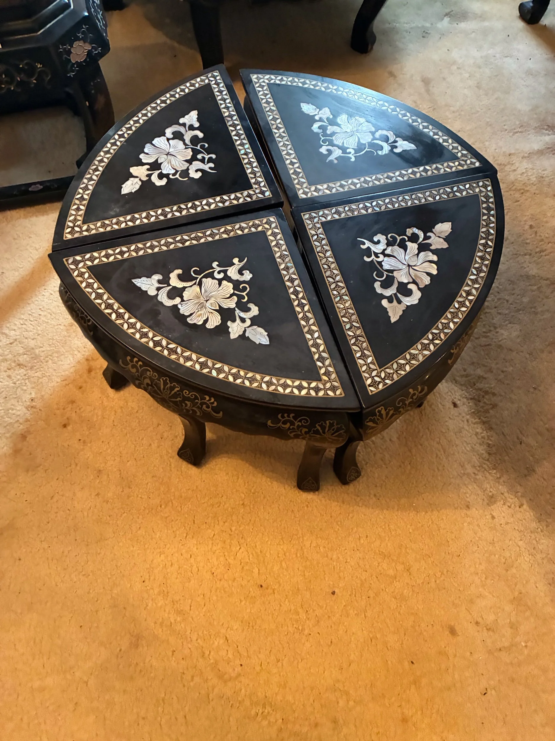 Lot #9-Nesting stools/nesting tables