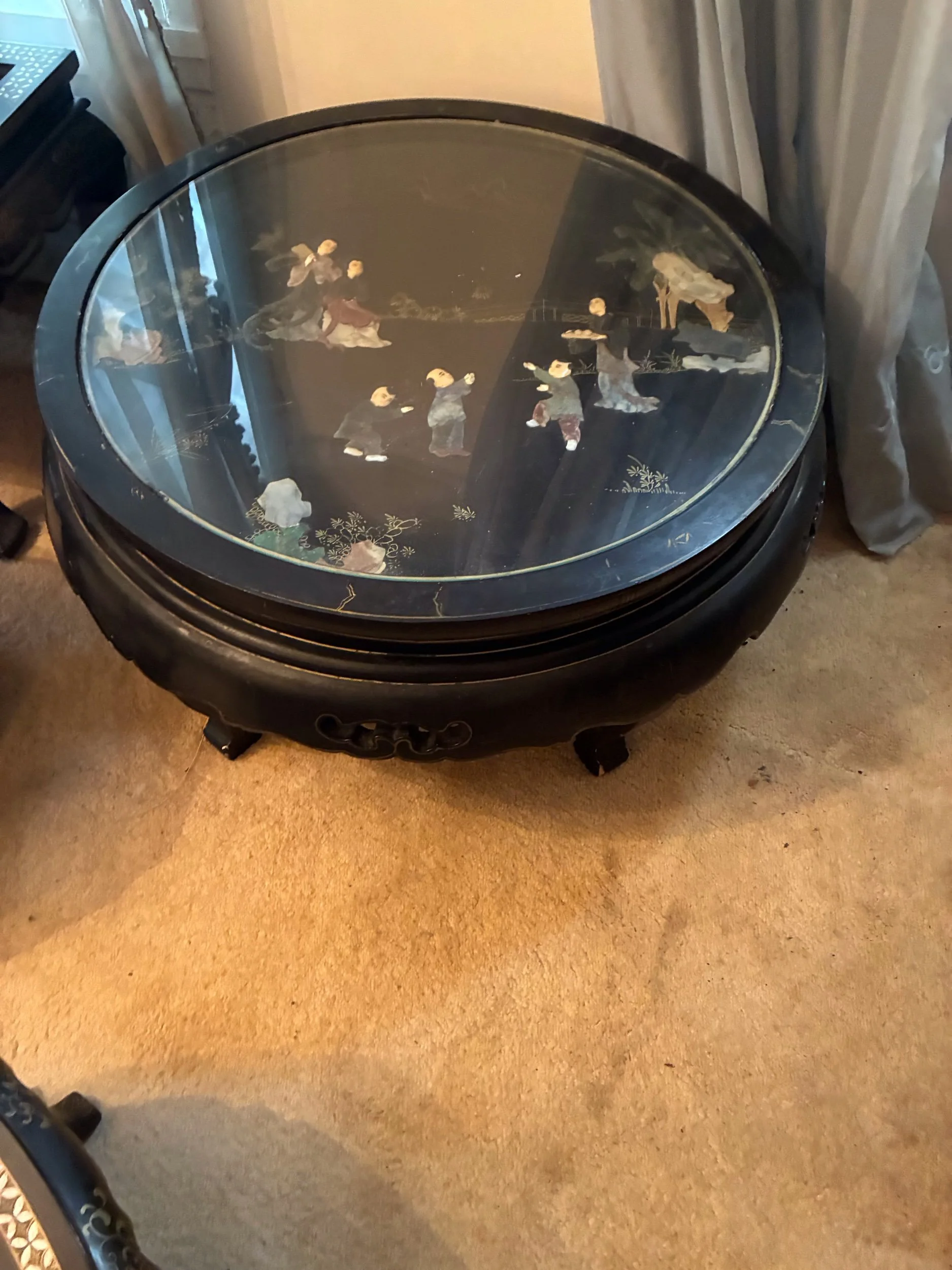 Lot #10 - Chinese round coffee table