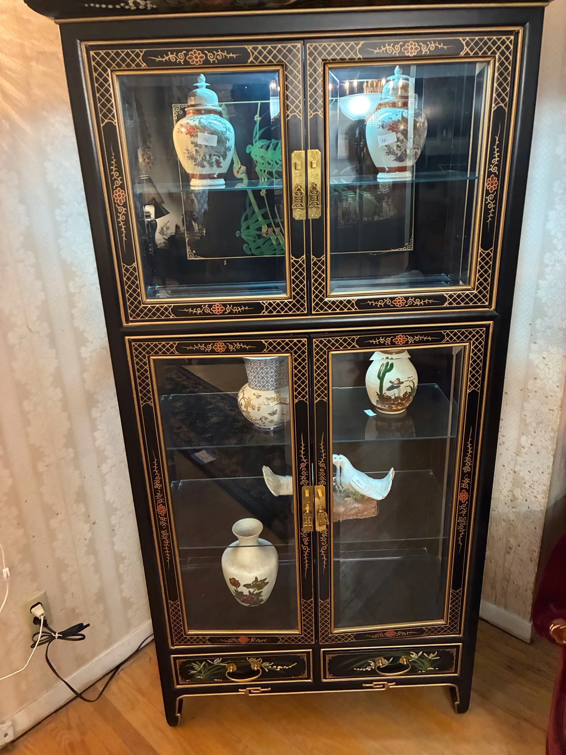 Lot 21 - close up of cabinet