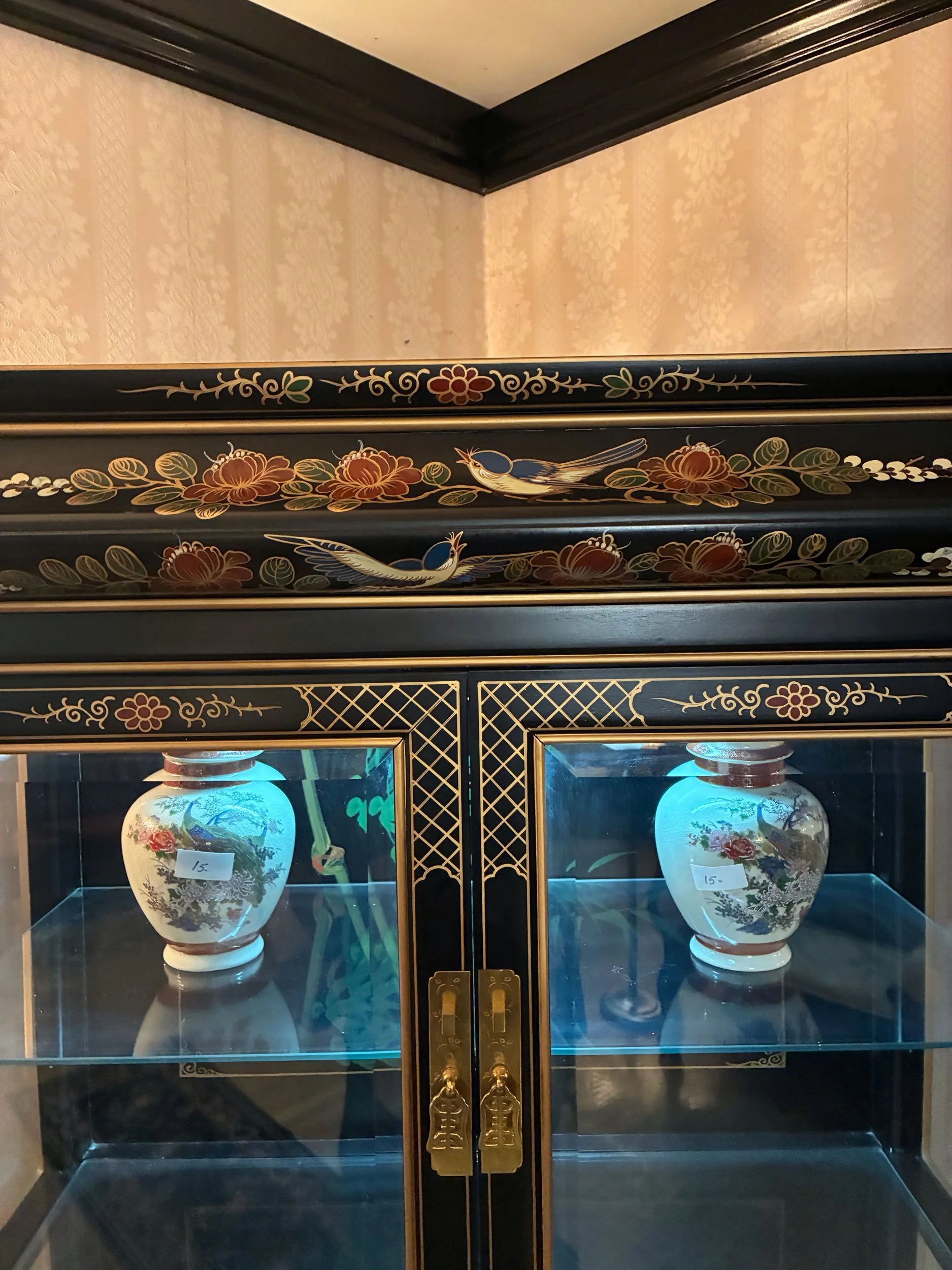 Lot 21 - close up of design