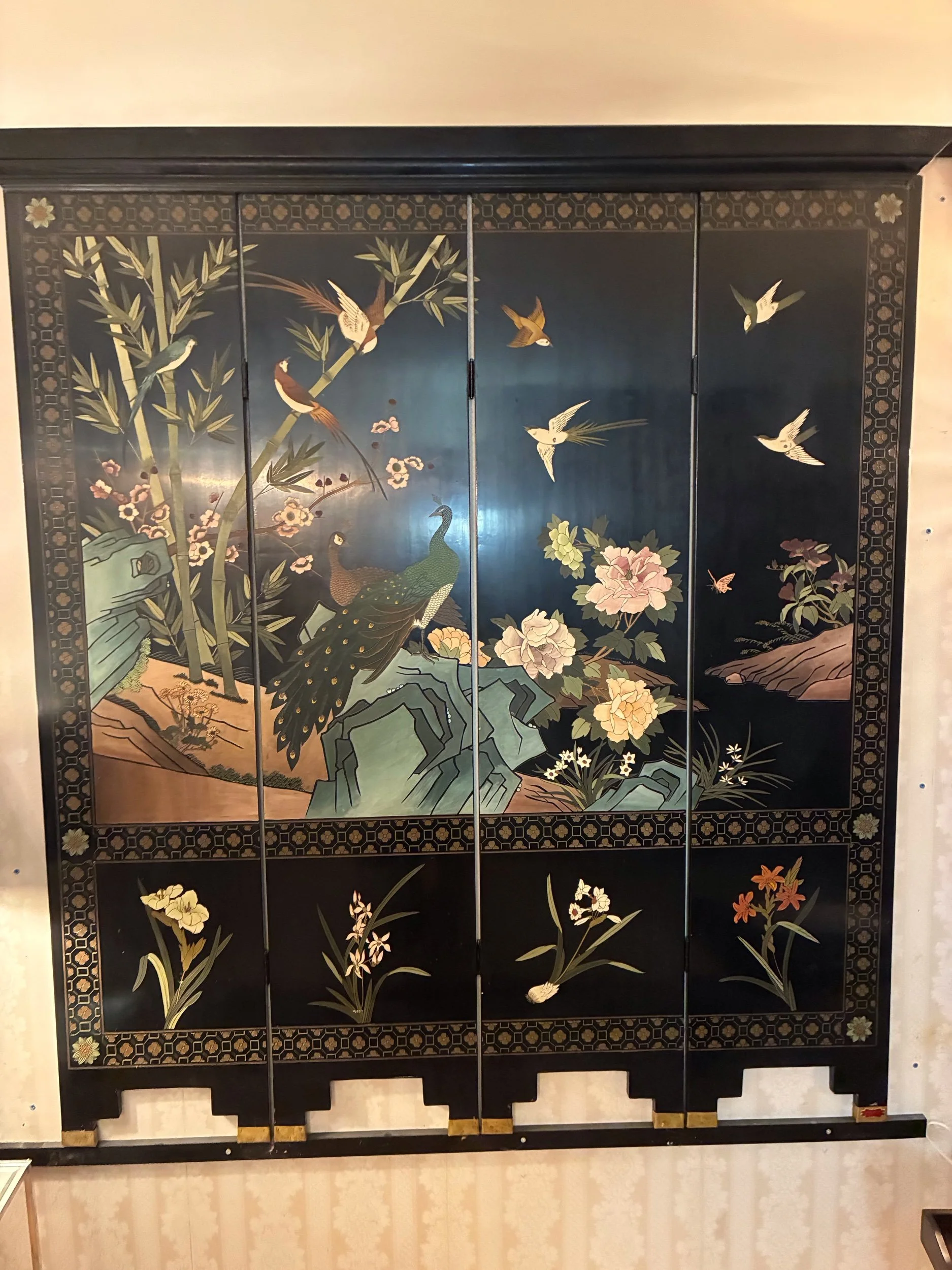 Lot 22 - Chinese 4 panel screen/room divider