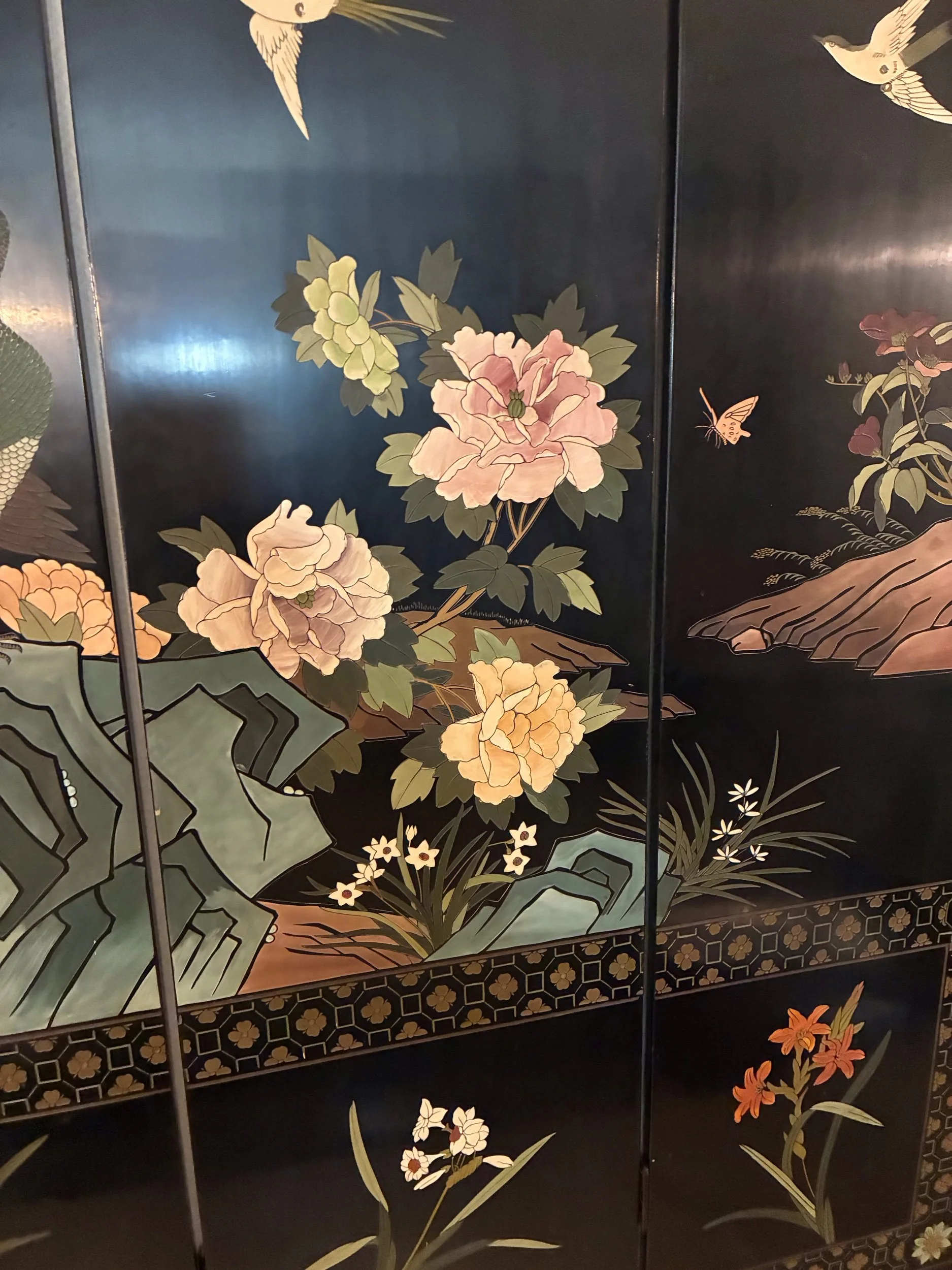 Lot 22 - close up of design