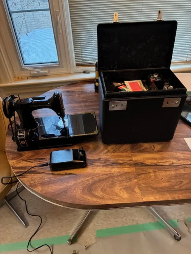 Antique Singer Sewing Machine & Case $175