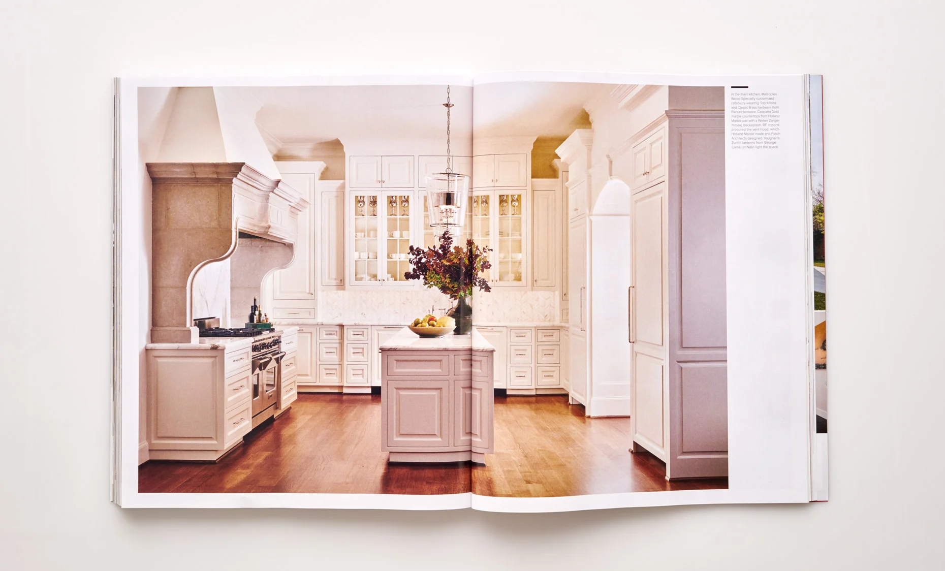 Stephen Karlisch Luxe Elegant Expanse Kitchen
