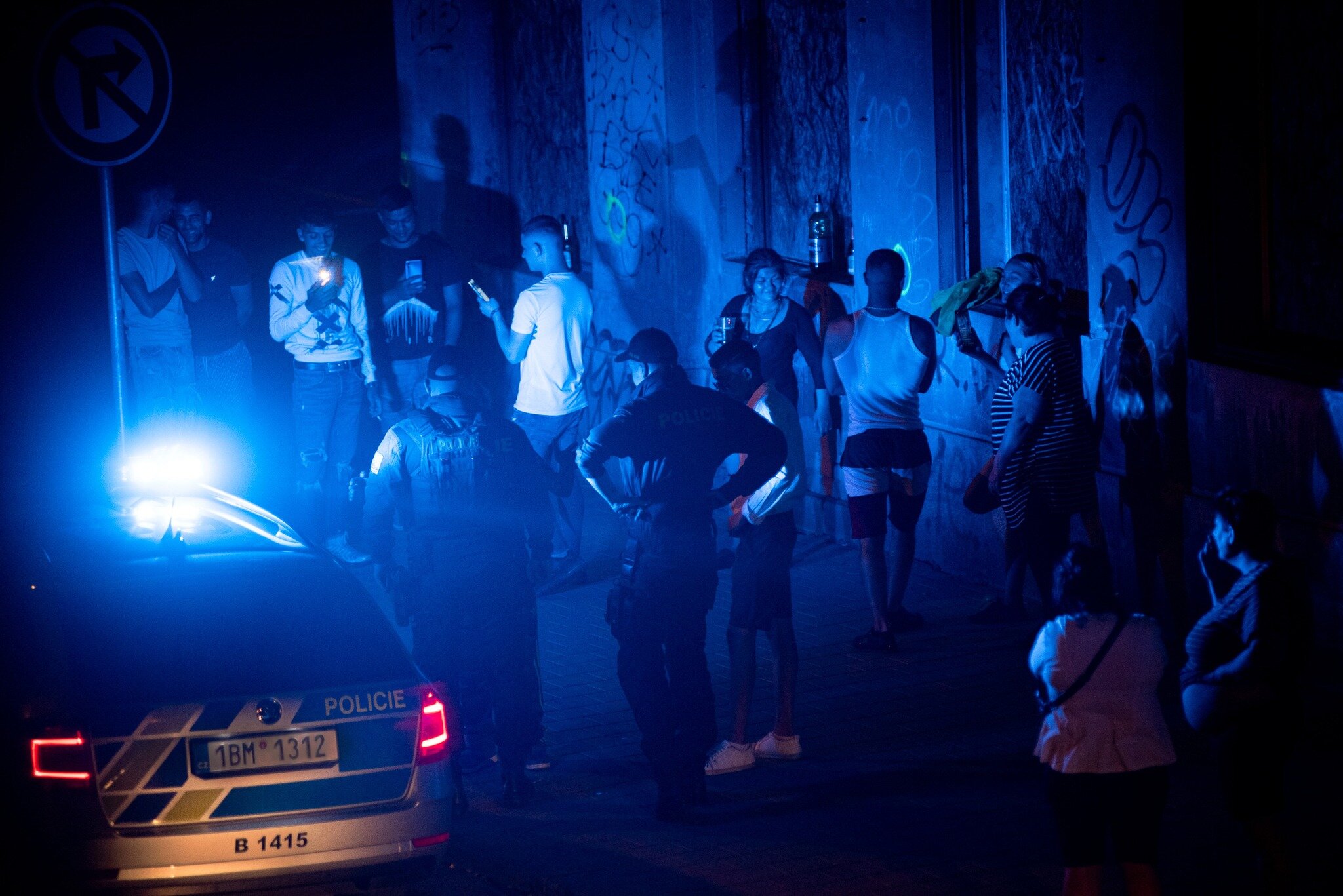 Ghetto life #brnenskybronx #bratislavska #nightlife #ACAB #littlejoke #brno #brnocity #police #bluelights #streetphotocolor #streetphotograpy