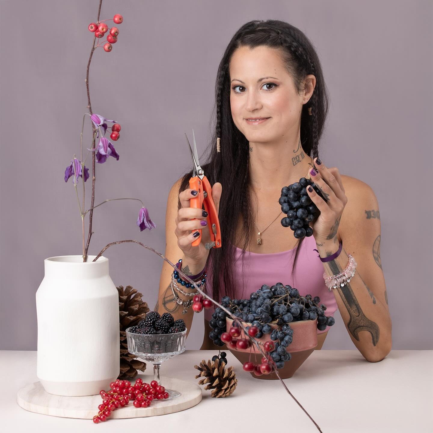 Vinařka Petra Br&eacute;dov&aacute; mi ze v&scaron;ech 24 rozhovorů, kter&eacute; jsem vedl s vinařkami, přichystala nejv&iacute;ce překvapen&iacute; a emoc&iacute;, nechyběl tarot a tetovan&iacute; s agro tematikou. Jej&iacute; v&iacute;na jsou nem&