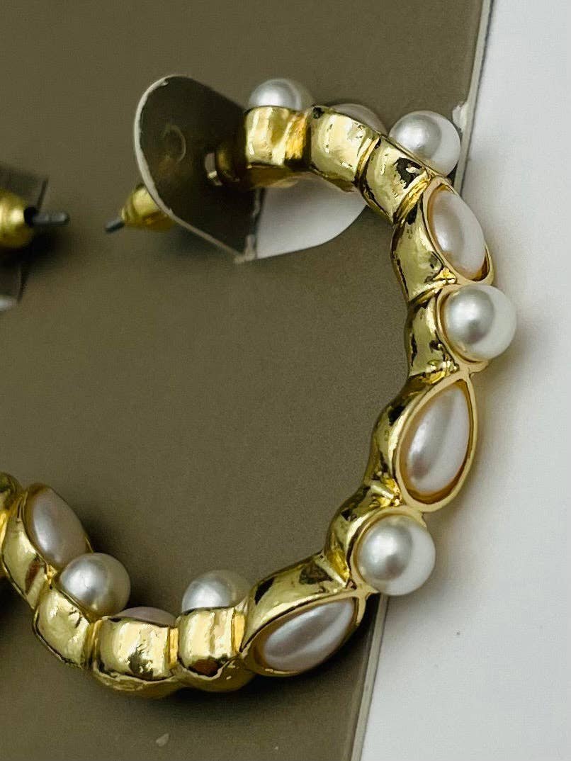 Tender Hoop Earrings – Gold with Pearls