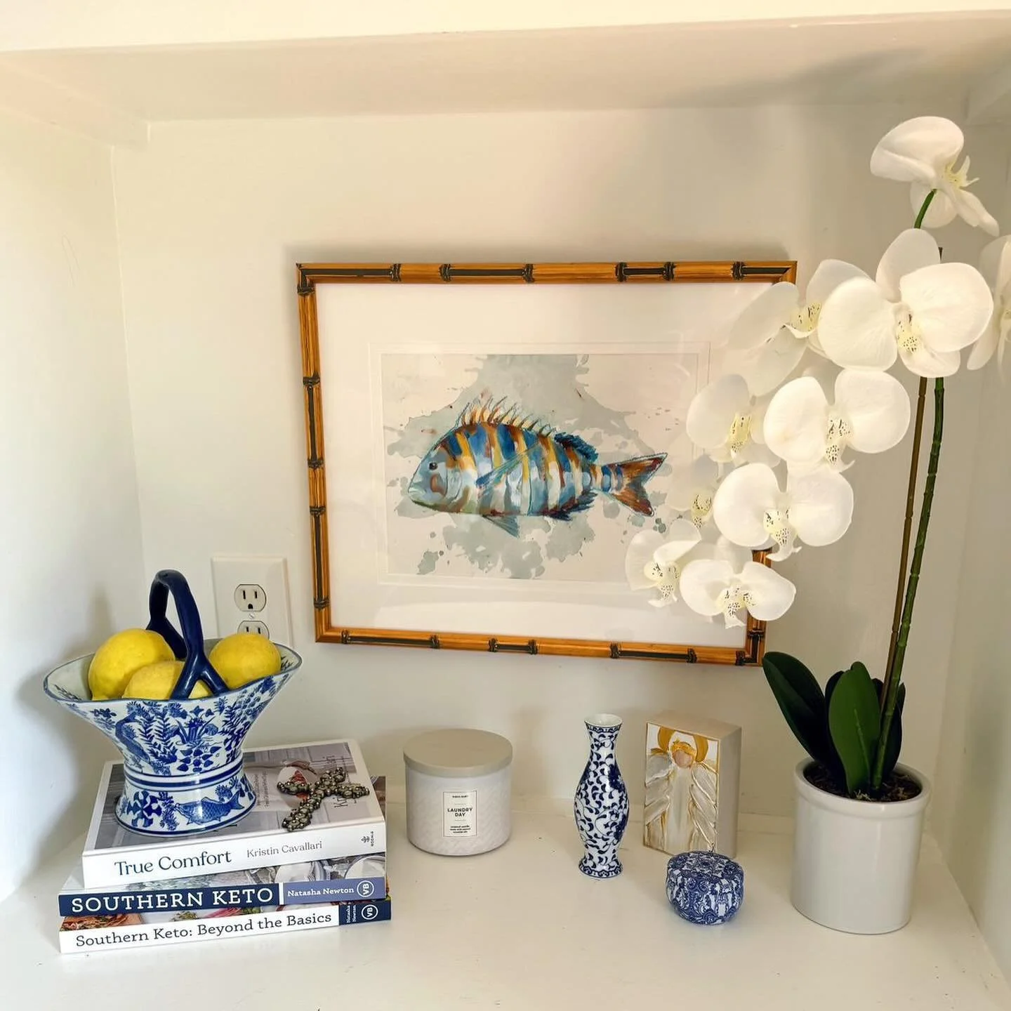 Round ✌🏻 of A Vision for Art’s “Art in the Wild” series! Thanks for sharing your homes with us!
Art by @chloewoodart @seafoamstudio @paulladnier @arenashawn