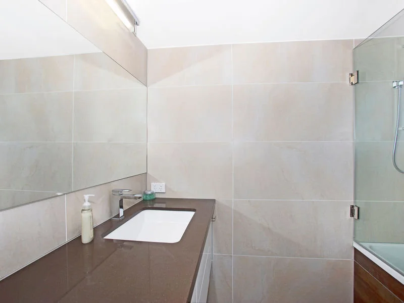 main bath 1.jpg