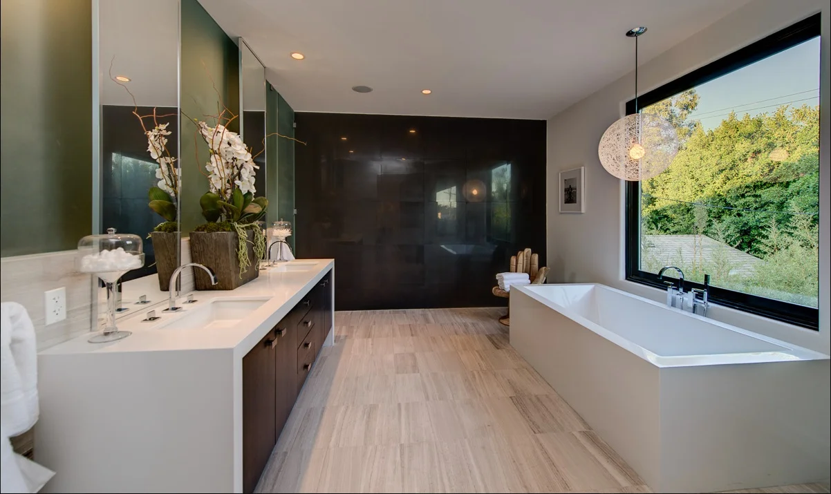 618+N+Harper+Ave+bathroom.jpg