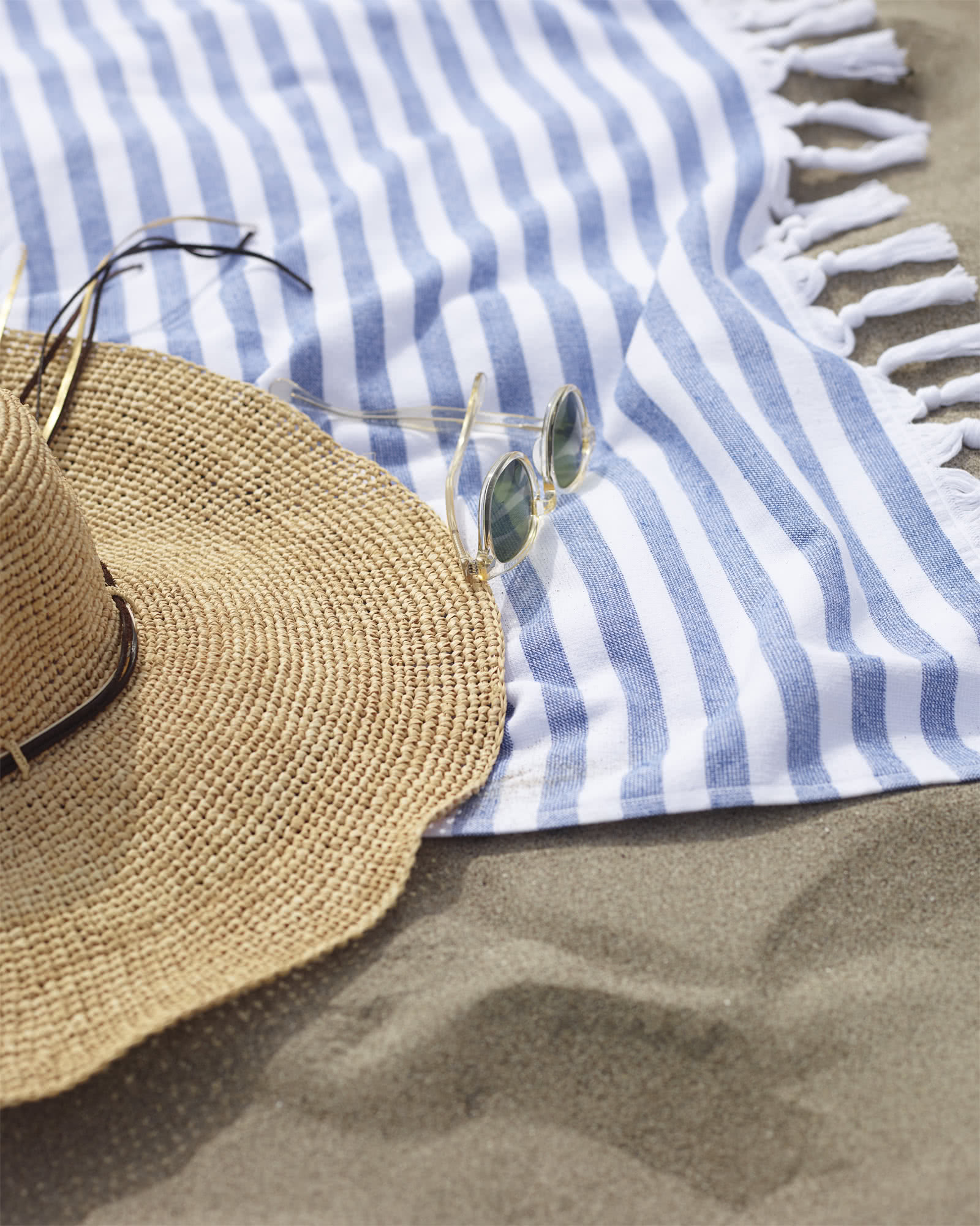 Towel_Vignettes-104343_Crop_BASE.jpg