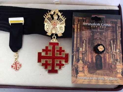 Necklace PENDANT in gold color and lacque in red color of the Equestrian Order of the Holy Sepulcher of Jerusalem Original Collector
